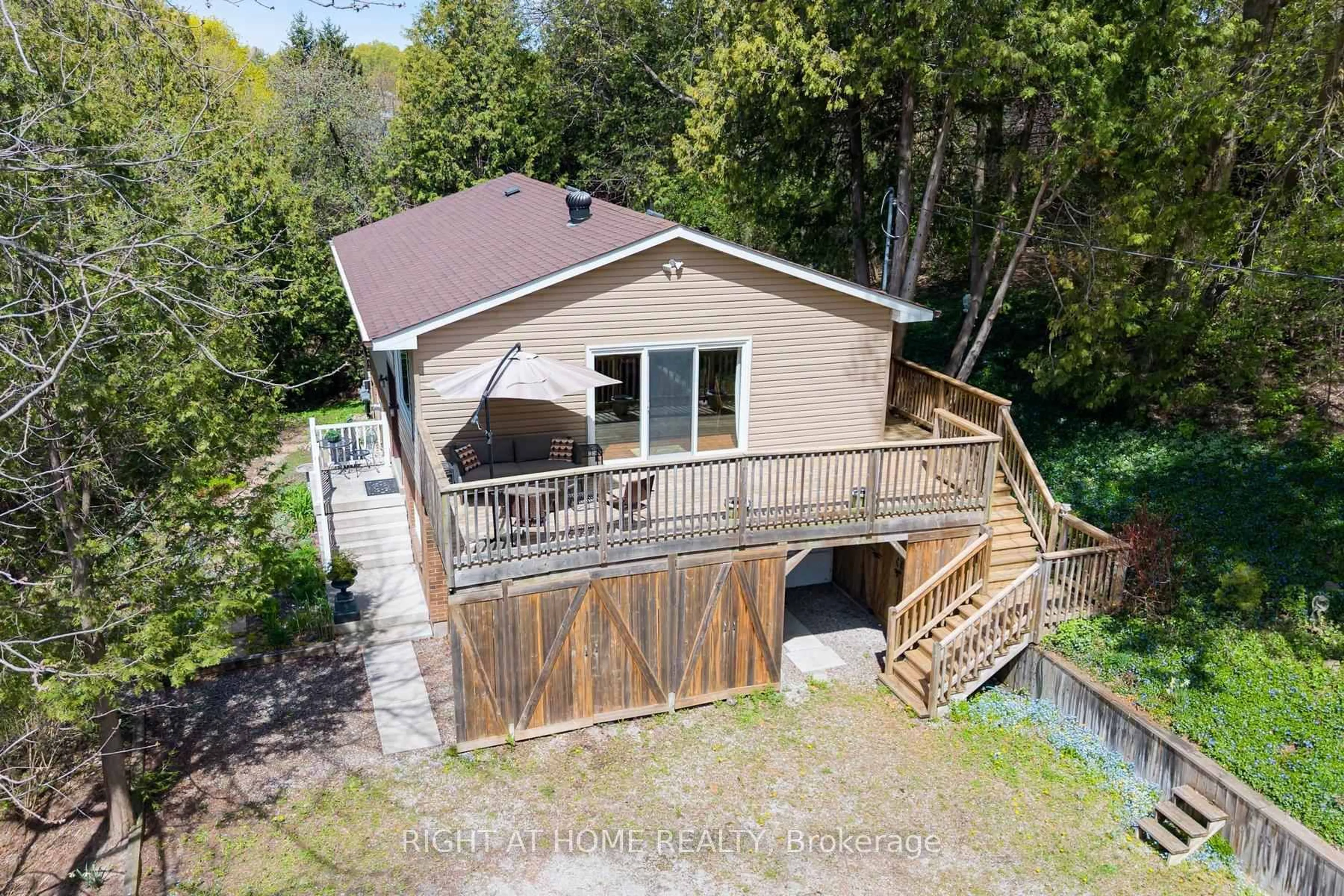 A pic from outside/outdoor area/front of a property/back of a property/a pic from drone, water/lake/river/ocean view for 68 Ewing St, Halton Hills Ontario L7G 5A1
