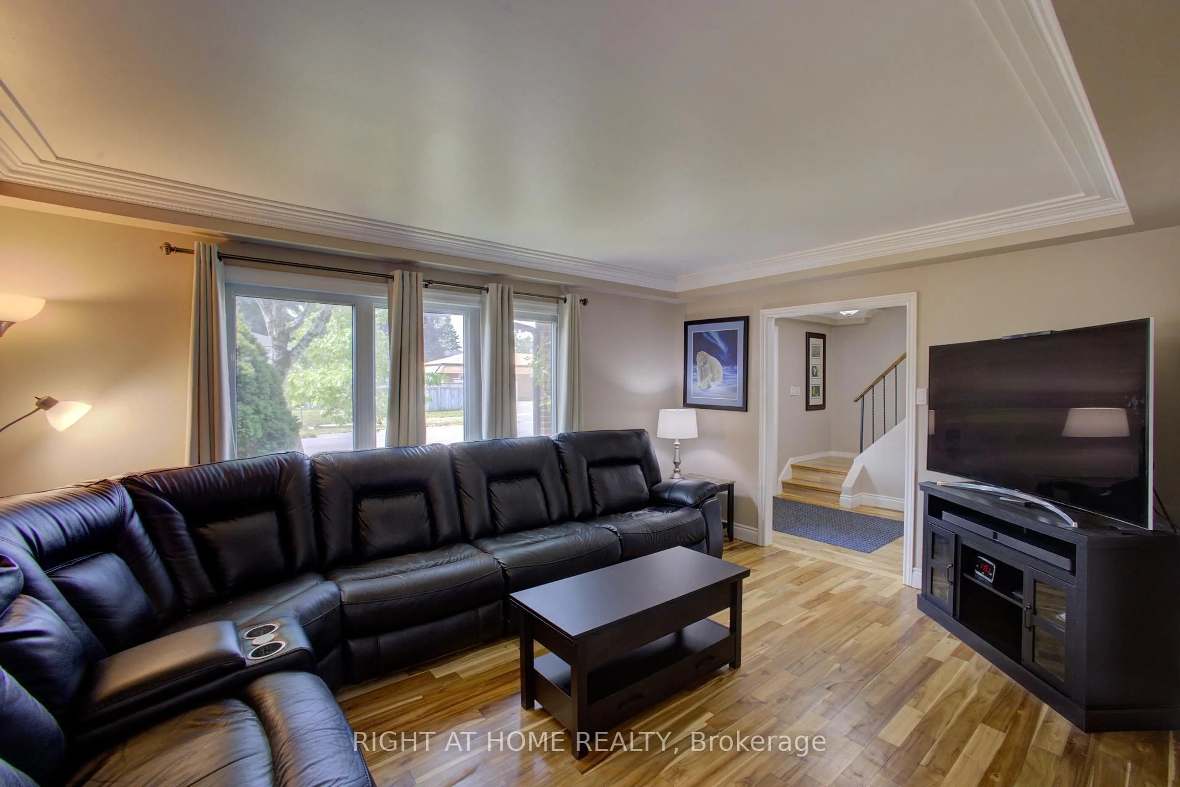 Living room with furniture, wood/laminate floor for 3 Newton Dr, Orangeville Ontario L9W 3E3