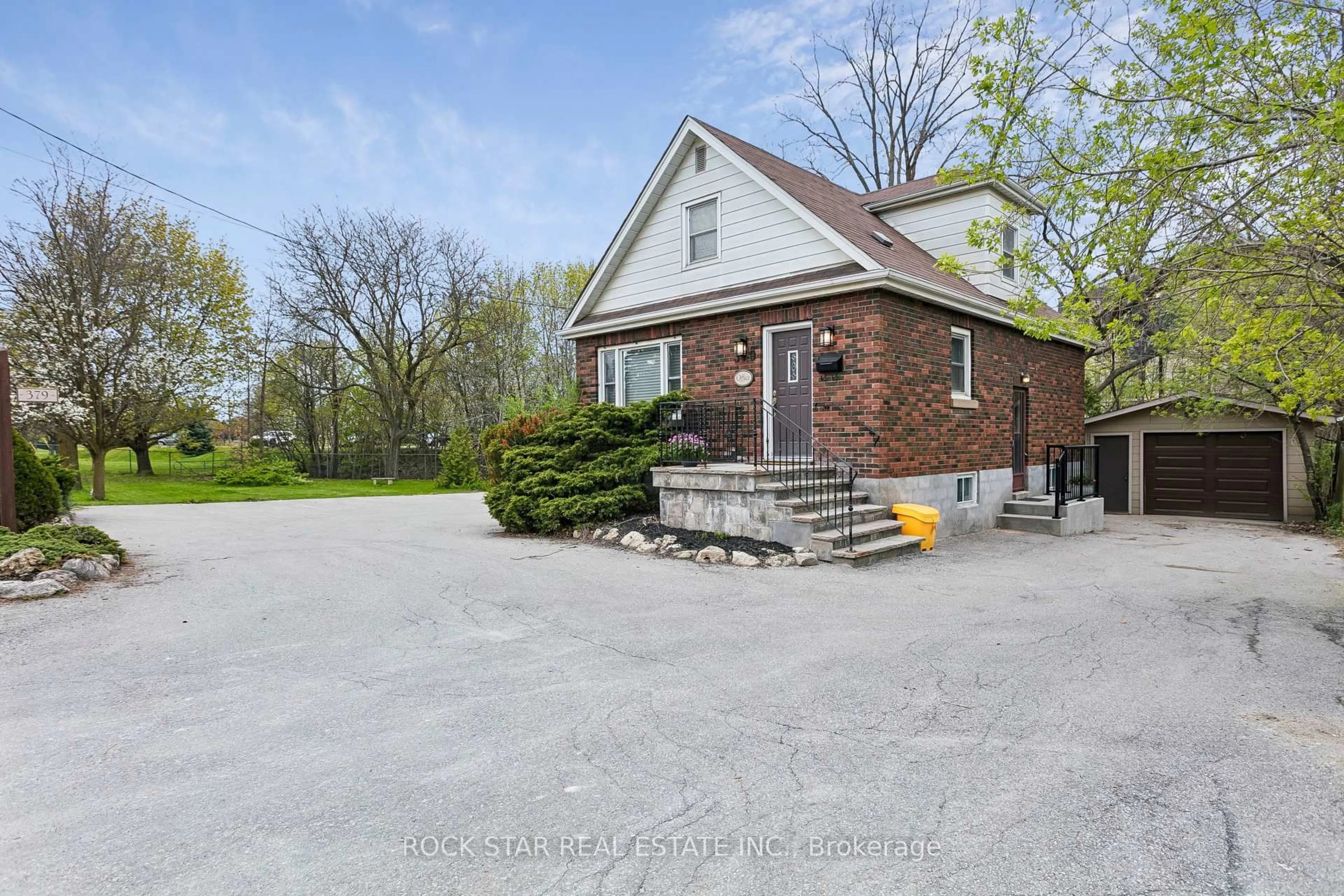 A pic from outside/outdoor area/front of a property/back of a property/a pic from drone, street for 379 Ontario St, Milton Ontario L9T 2N2