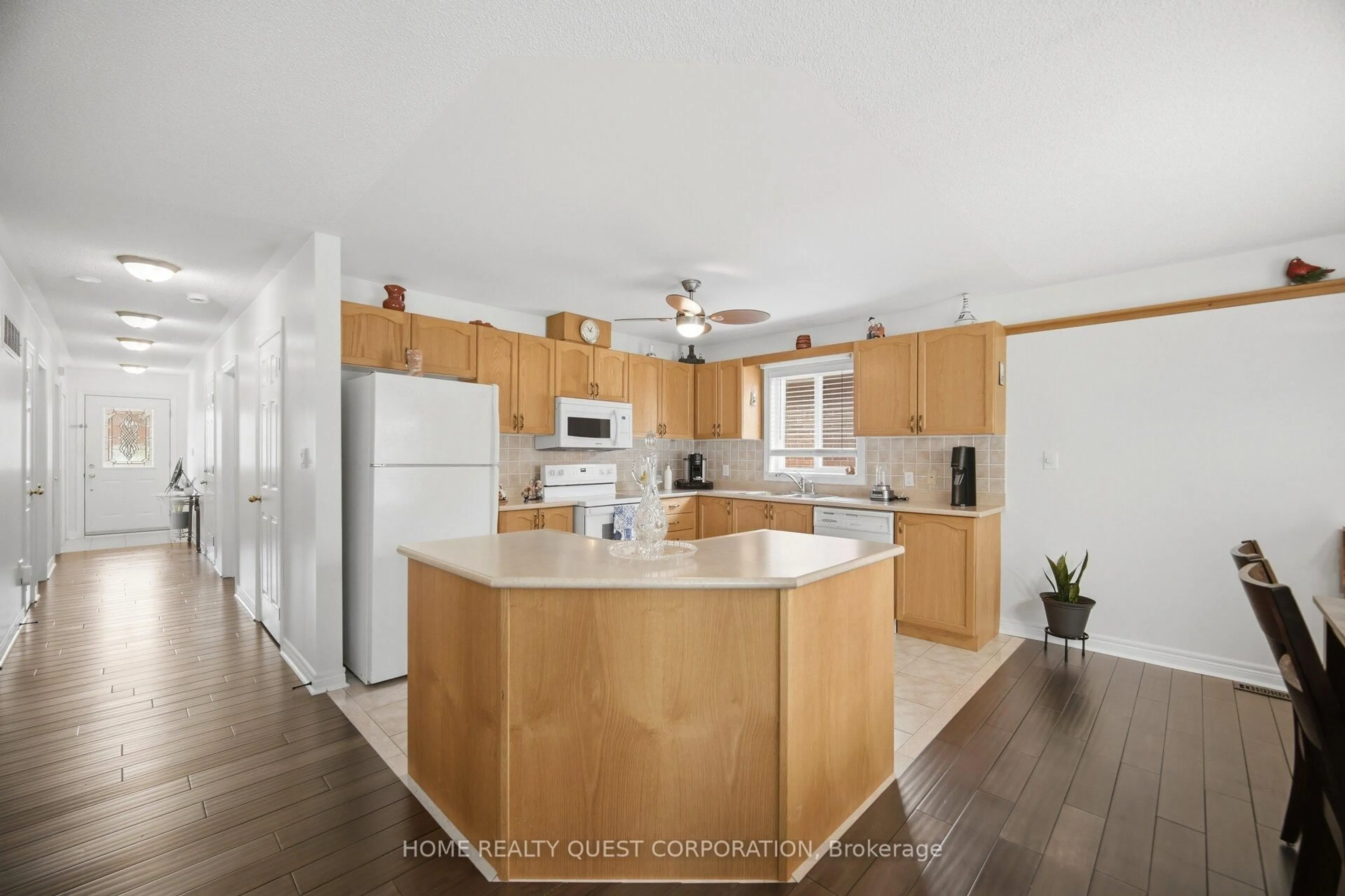 Open concept kitchen, unknown for 346 Centennial Forest Dr, Milton Ontario L9T 5X3