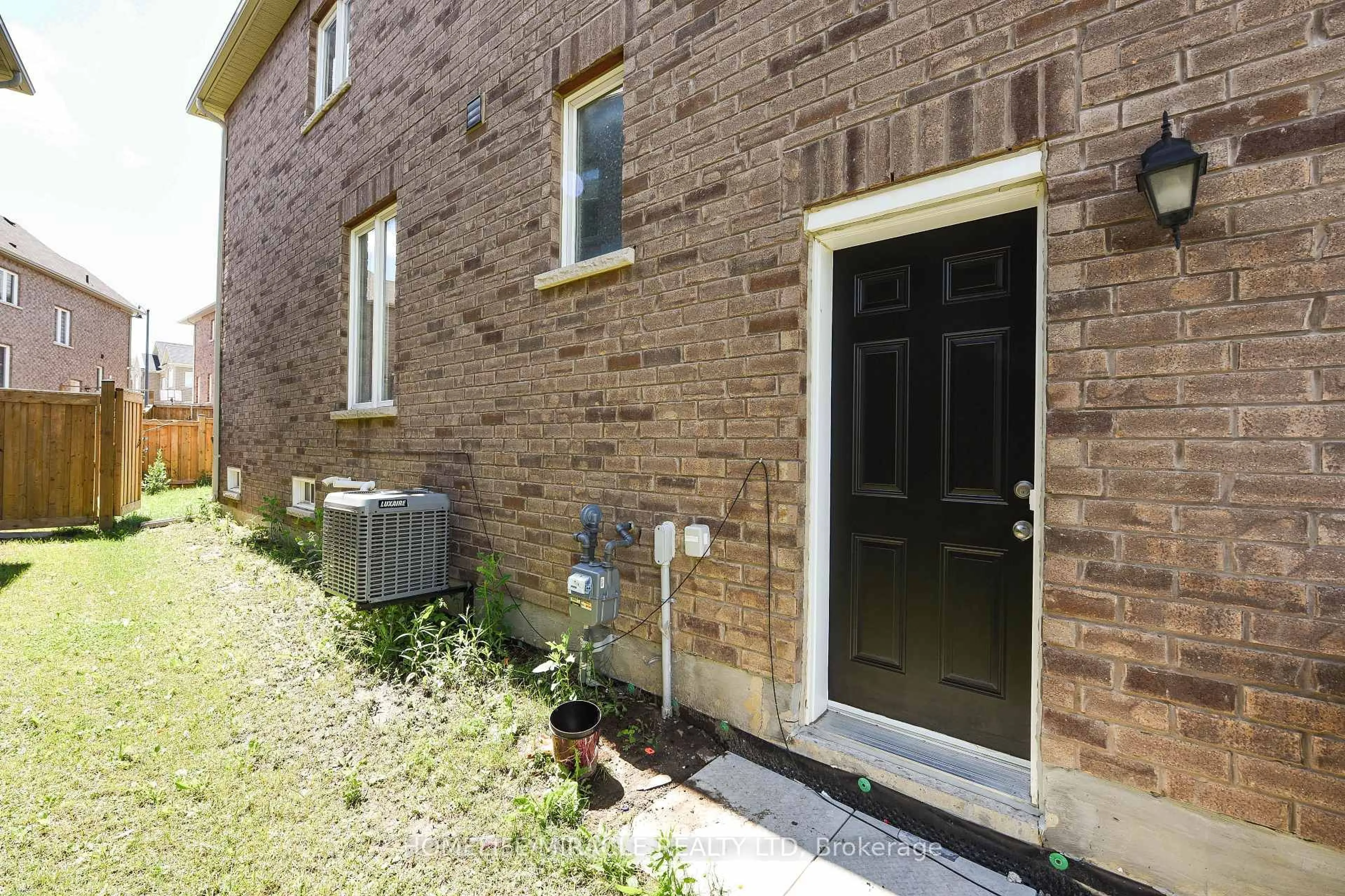 Home with brick exterior material, street for 418 Royal West Dr, Brampton Ontario L6X 5K1