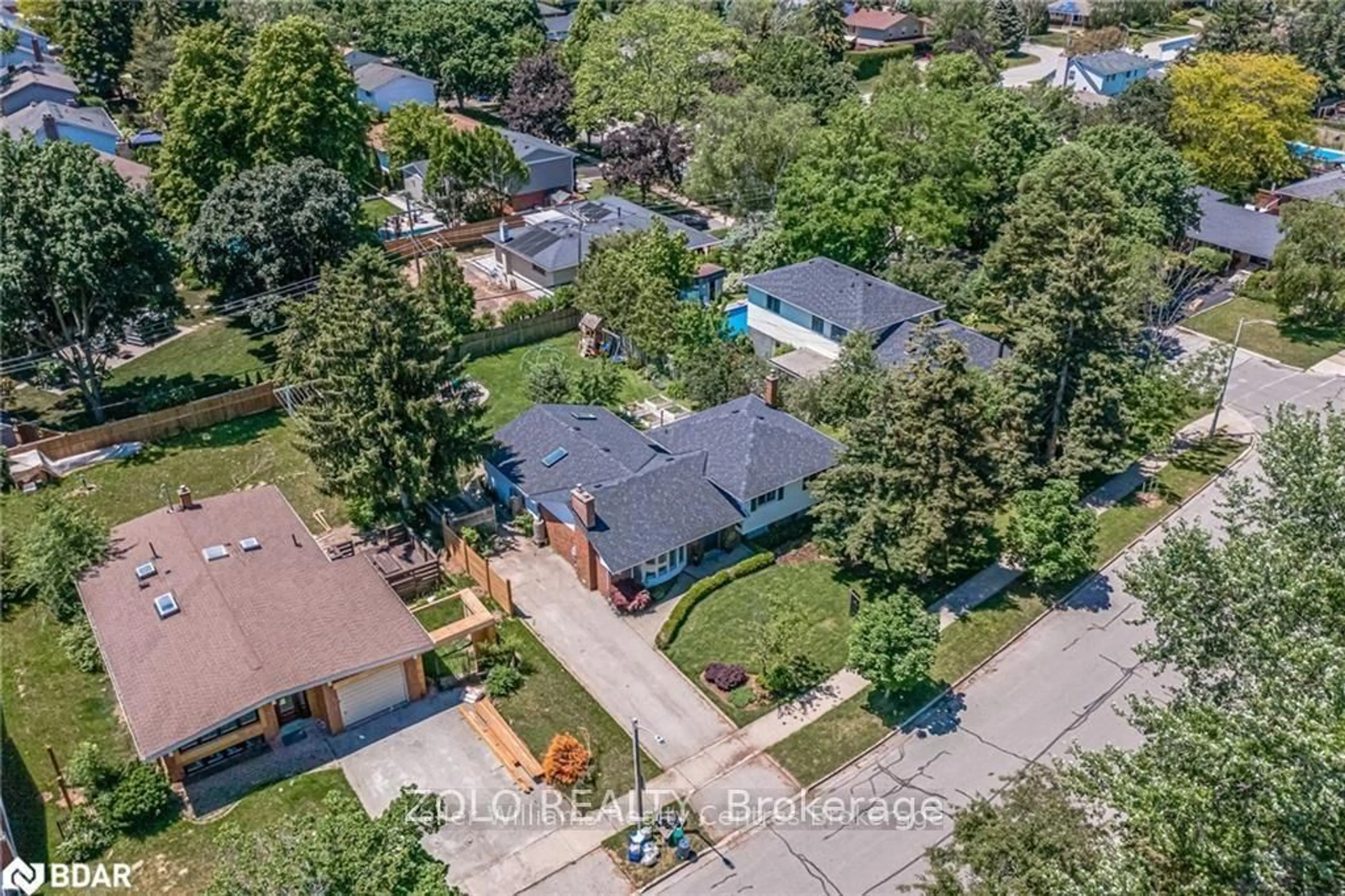 A pic from outside/outdoor area/front of a property/back of a property/a pic from drone, street for 198 White Pines Dr, Burlington Ontario L7L 4E4