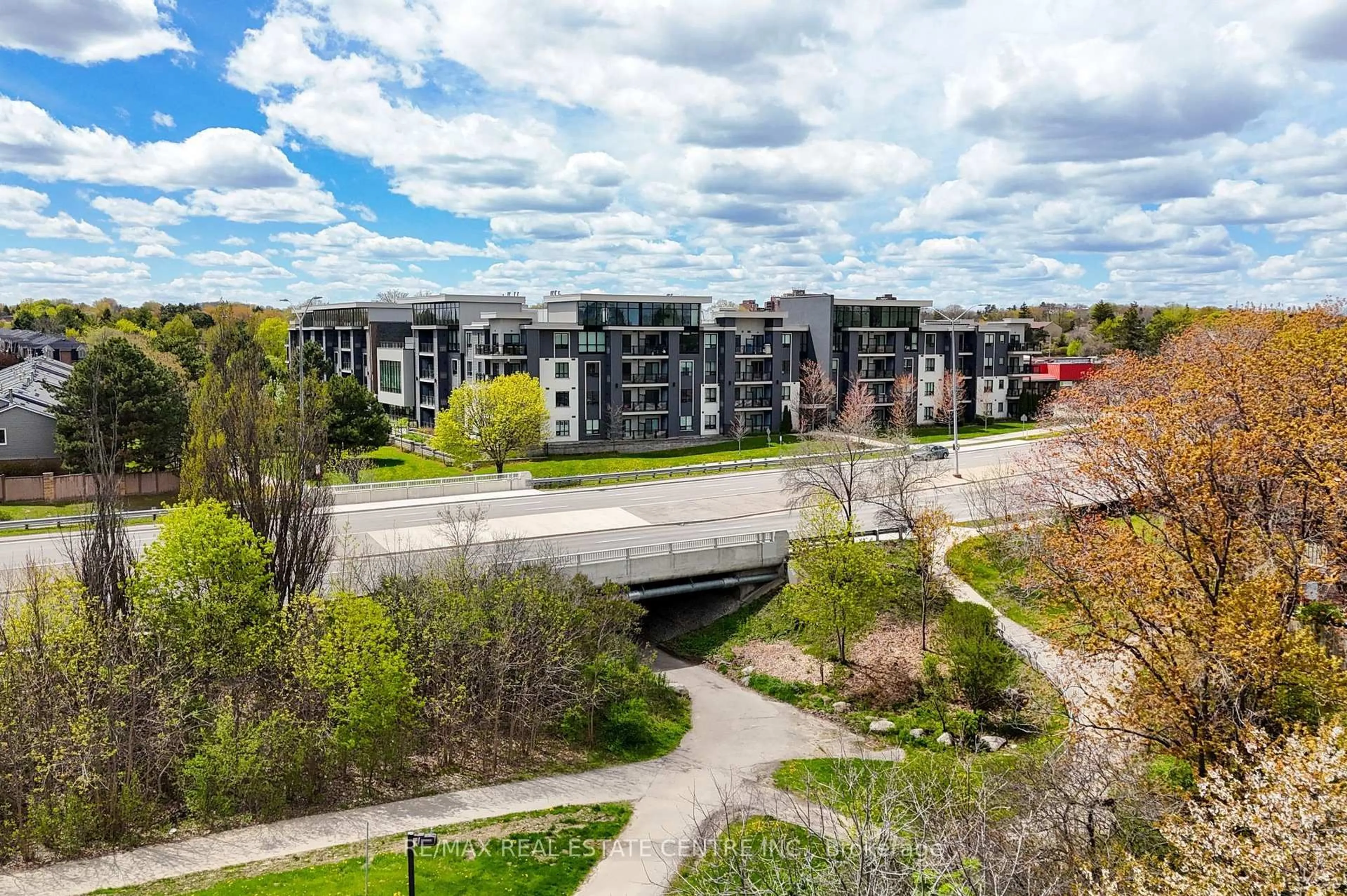 A pic from outside/outdoor area/front of a property/back of a property/a pic from drone, city buildings view from balcony for 3170 Erin Mills Pkwy #103, Mississauga Ontario L5L 0B6