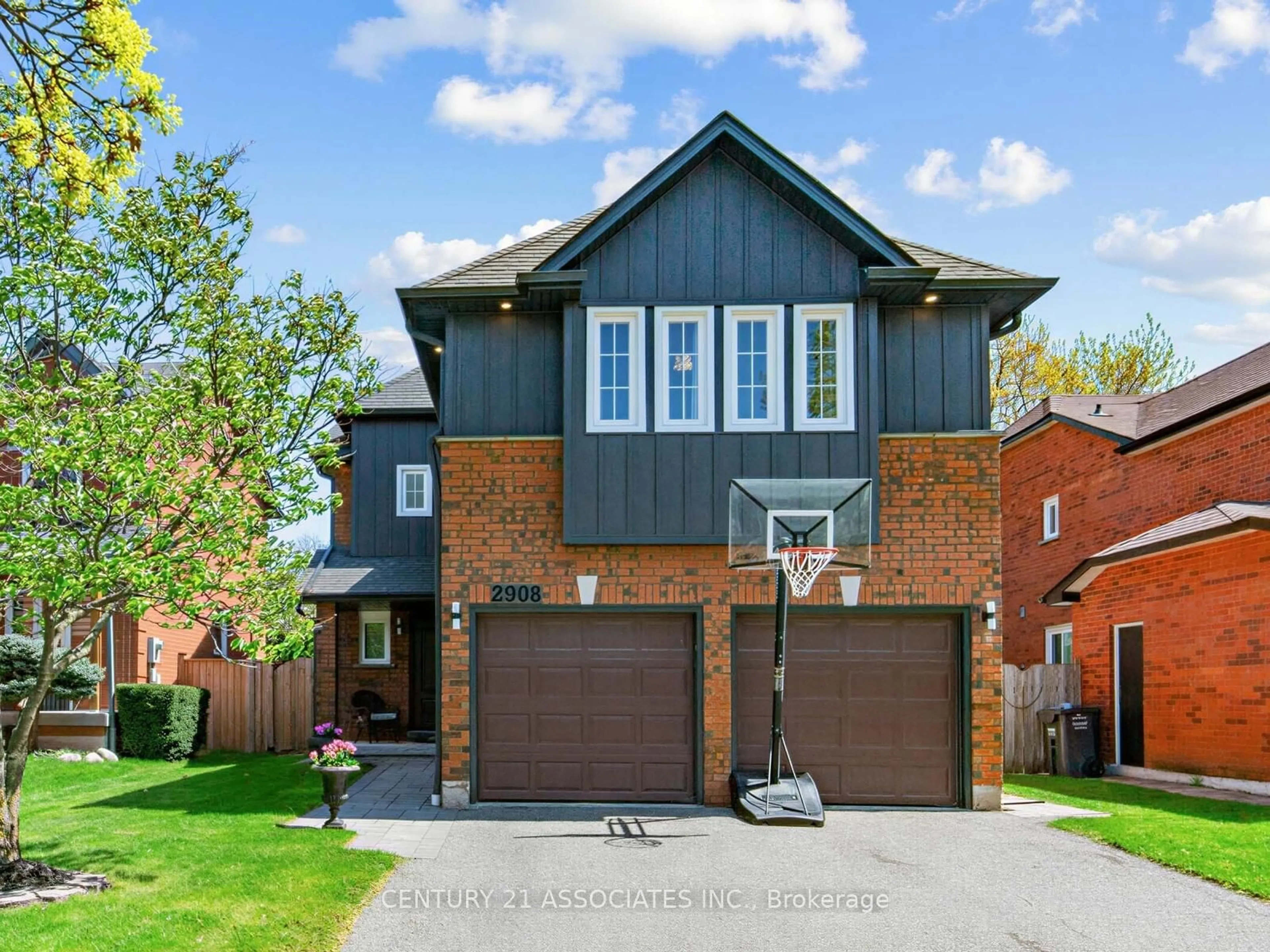 Home with brick exterior material, street for 2908 Tradewind Dr, Mississauga Ontario L5N 6L2