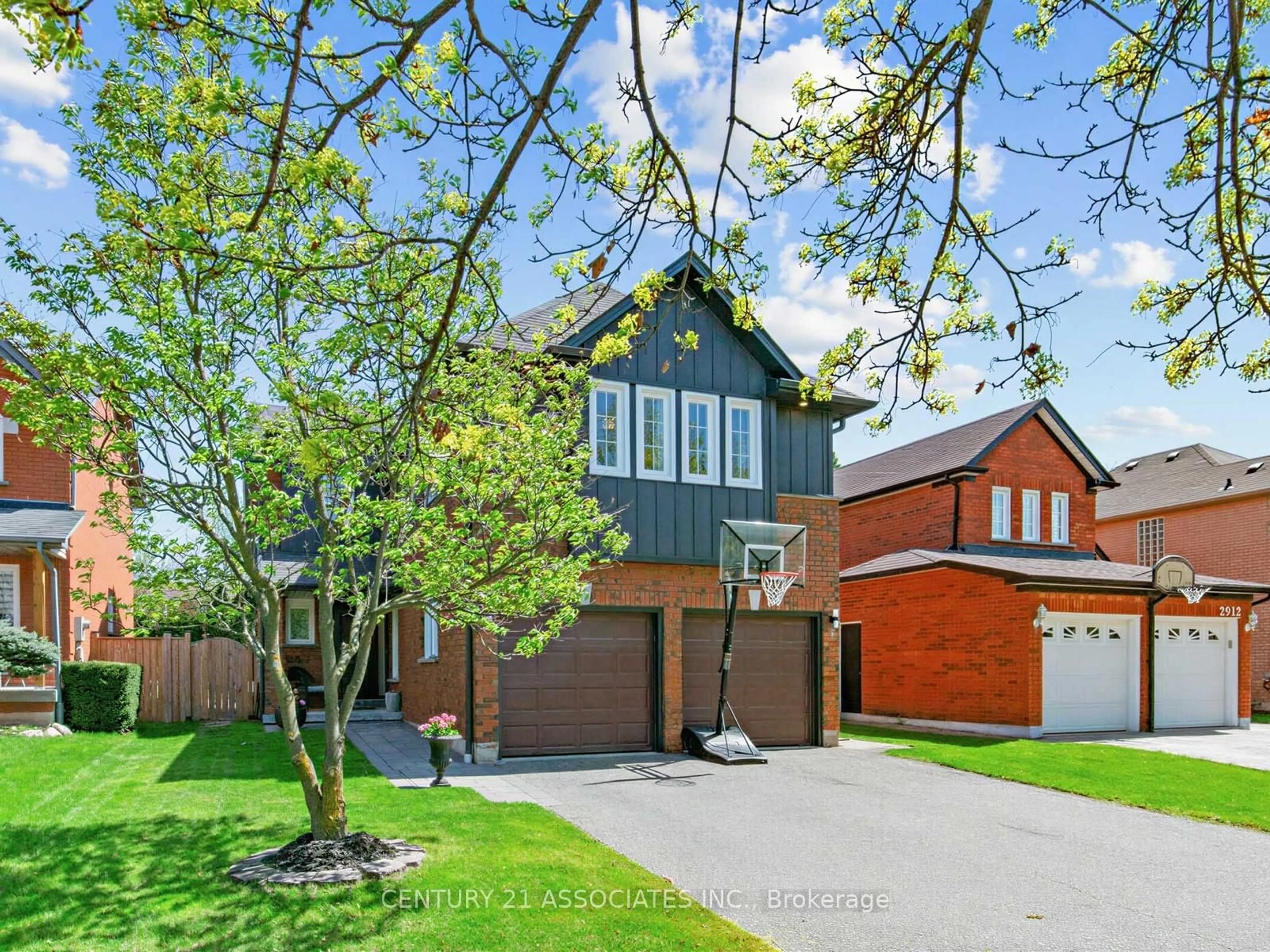 Home with brick exterior material, street for 2908 Tradewind Dr, Mississauga Ontario L5N 6L2