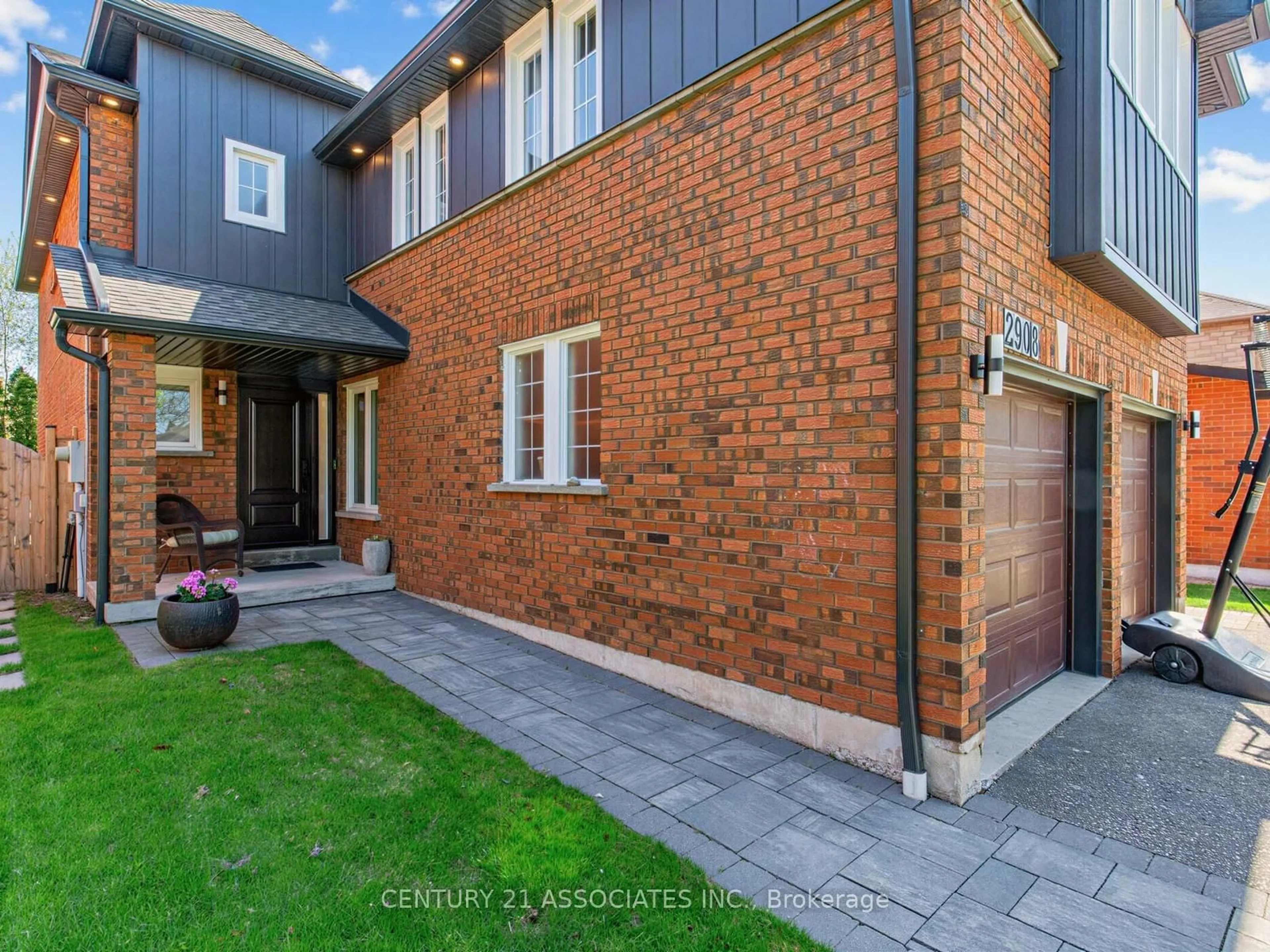 Home with brick exterior material, street for 2908 Tradewind Dr, Mississauga Ontario L5N 6L2