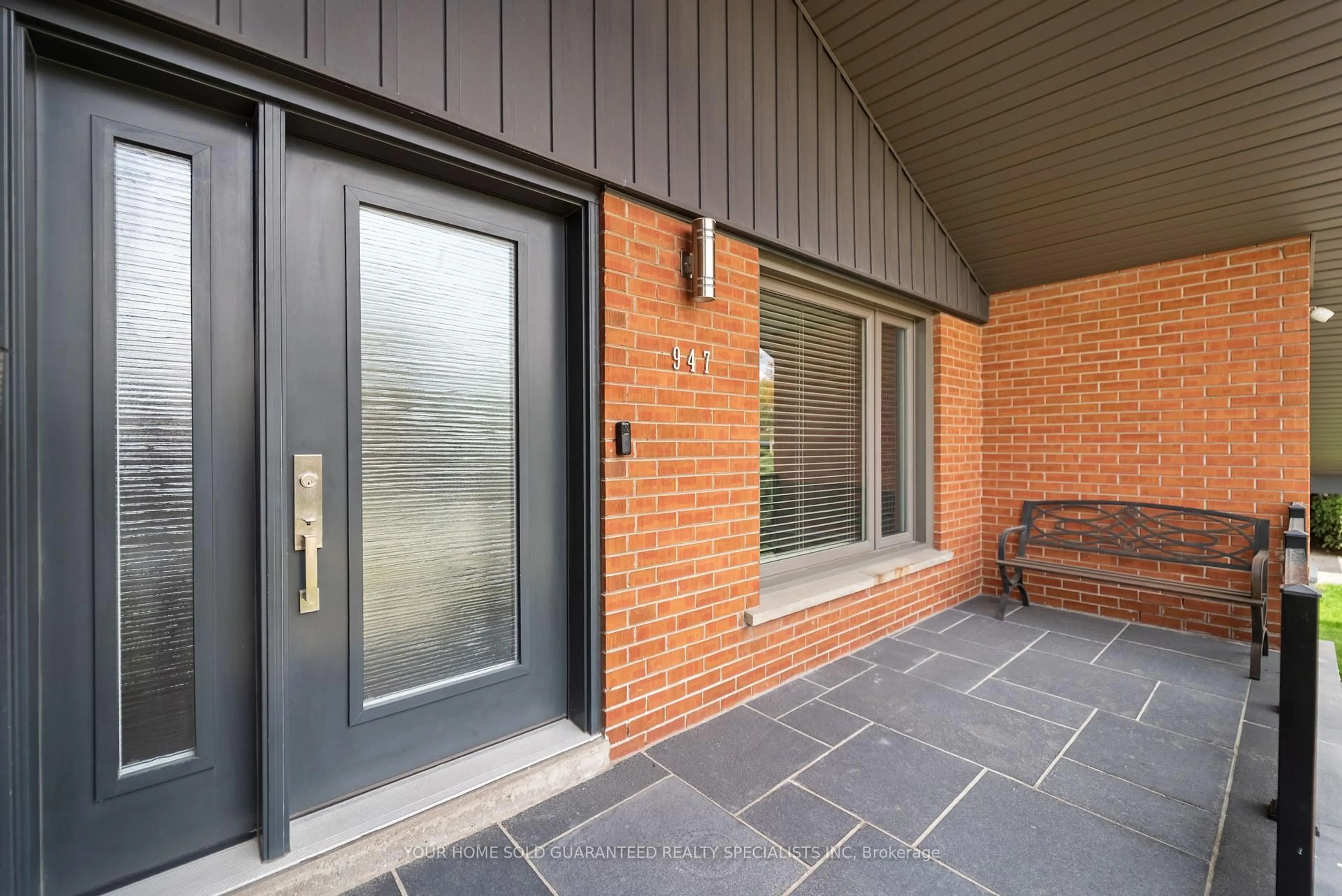 Home with brick exterior material, street for 947 Sierra Blvd, Mississauga Ontario L4Y 2E3
