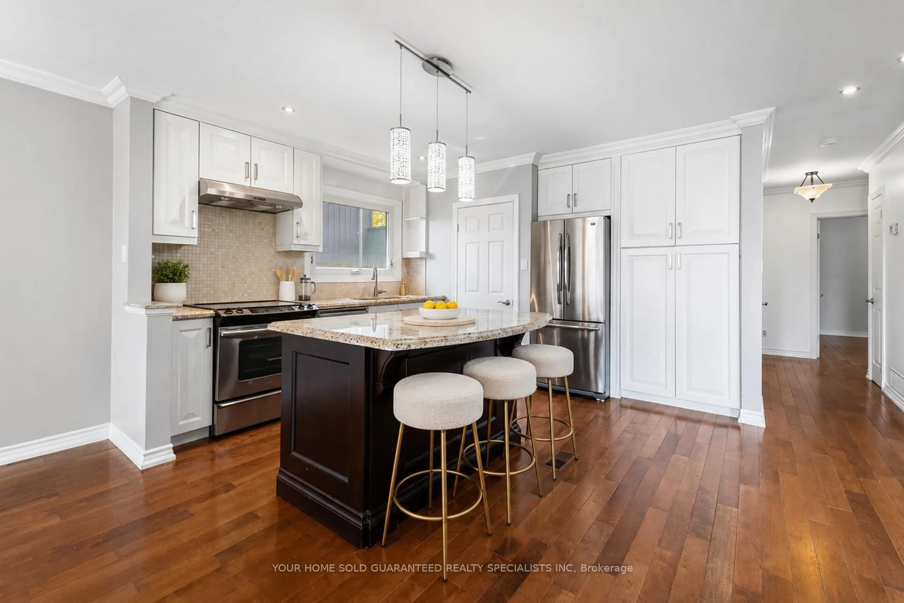 Open concept kitchen, wood/laminate floor for 947 Sierra Blvd, Mississauga Ontario L4Y 2E3