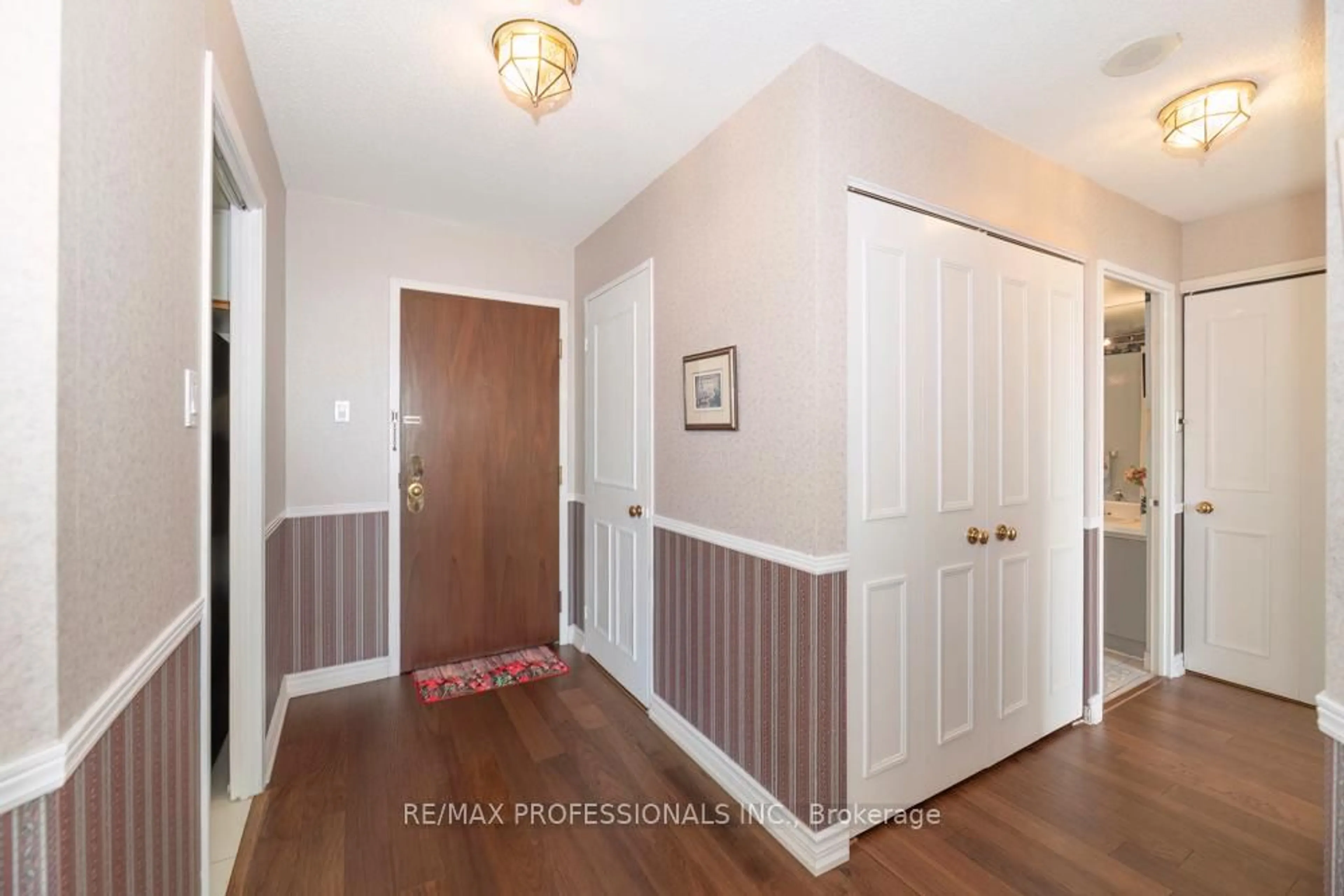 Indoor entryway for 1320 Islington Ave #702, Toronto Ontario M9A 5C6