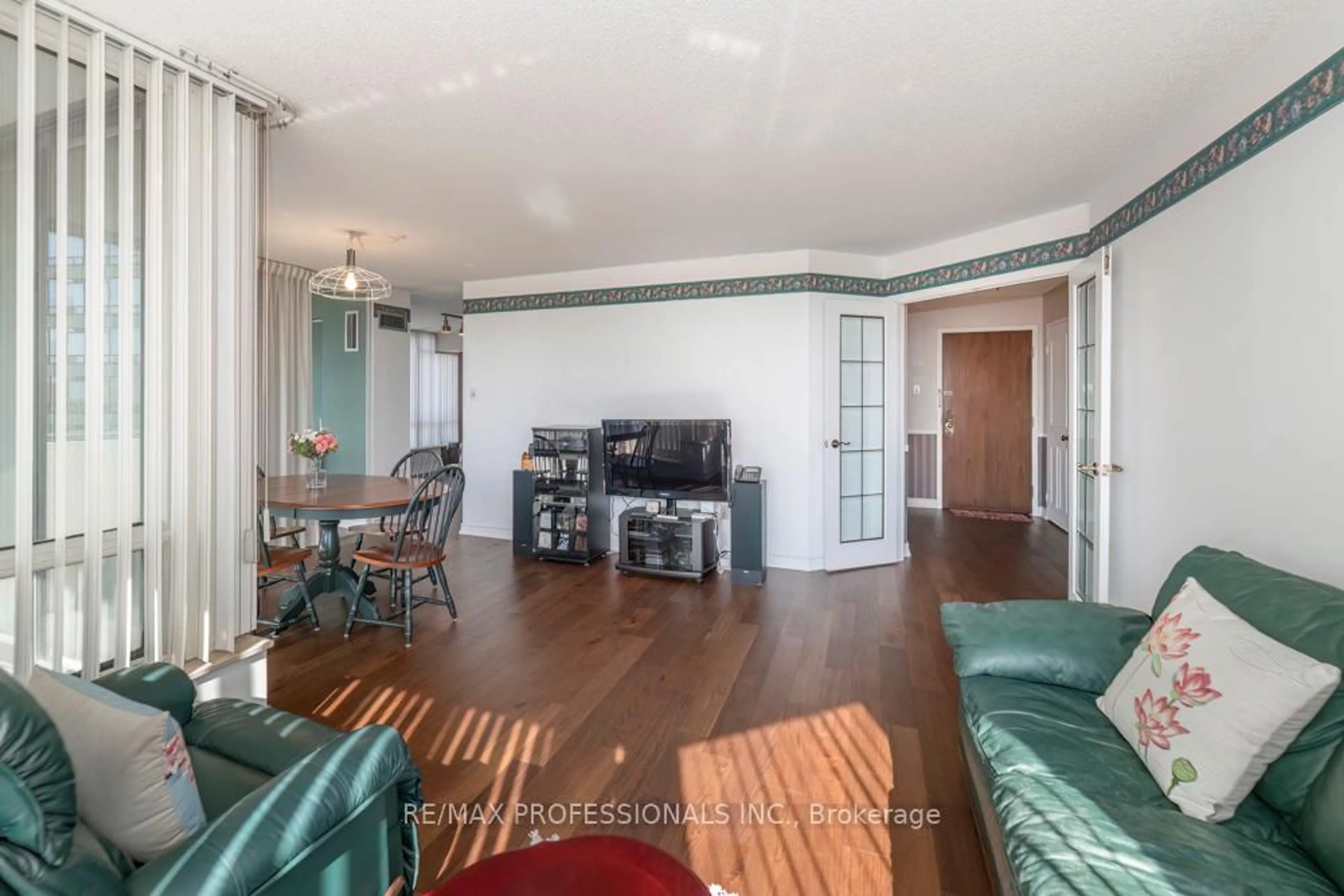 Unknown for 1320 Islington Ave #702, Toronto Ontario M9A 5C6