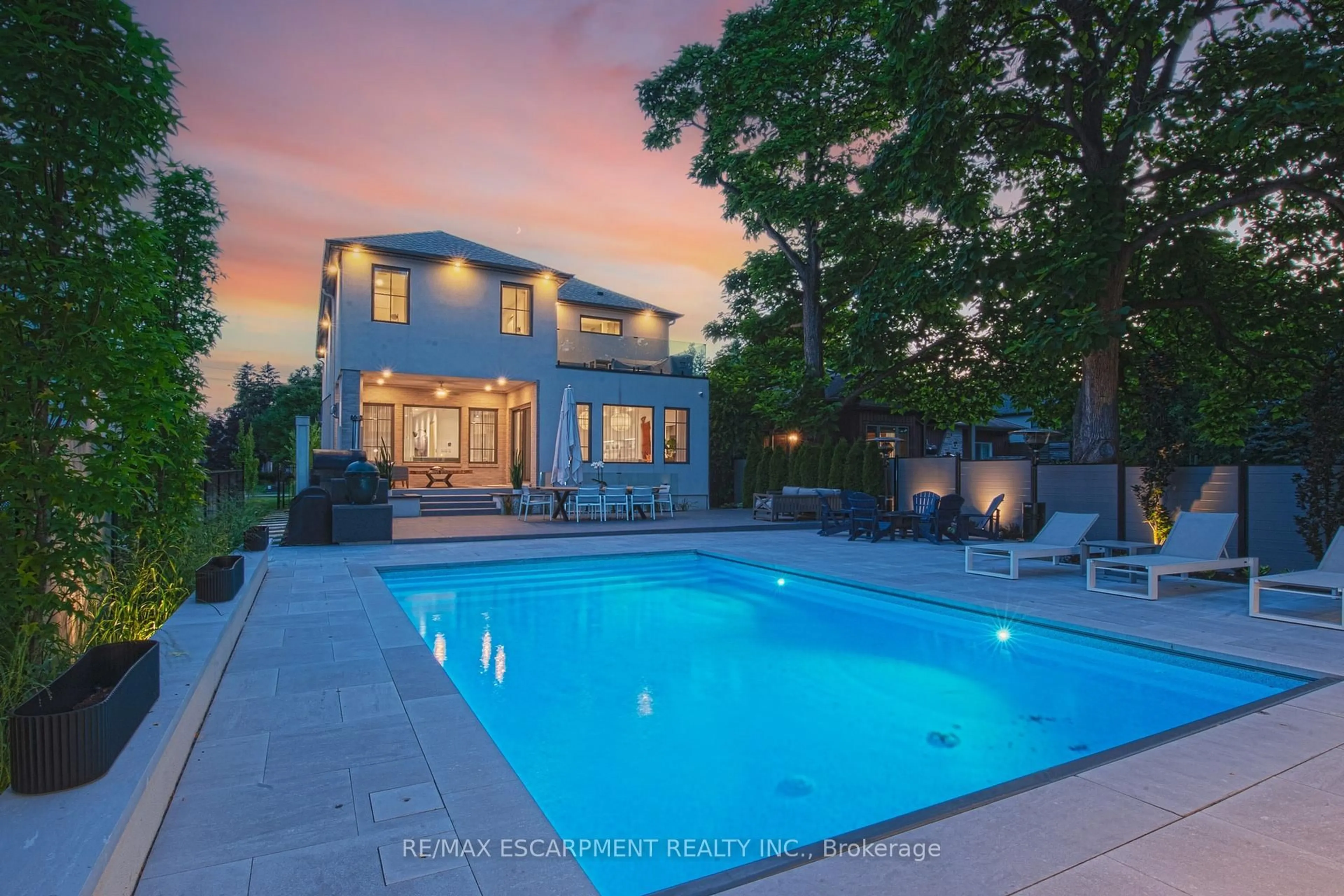 Pool for 977 Gorton Ave, Burlington Ontario L7T 1S6