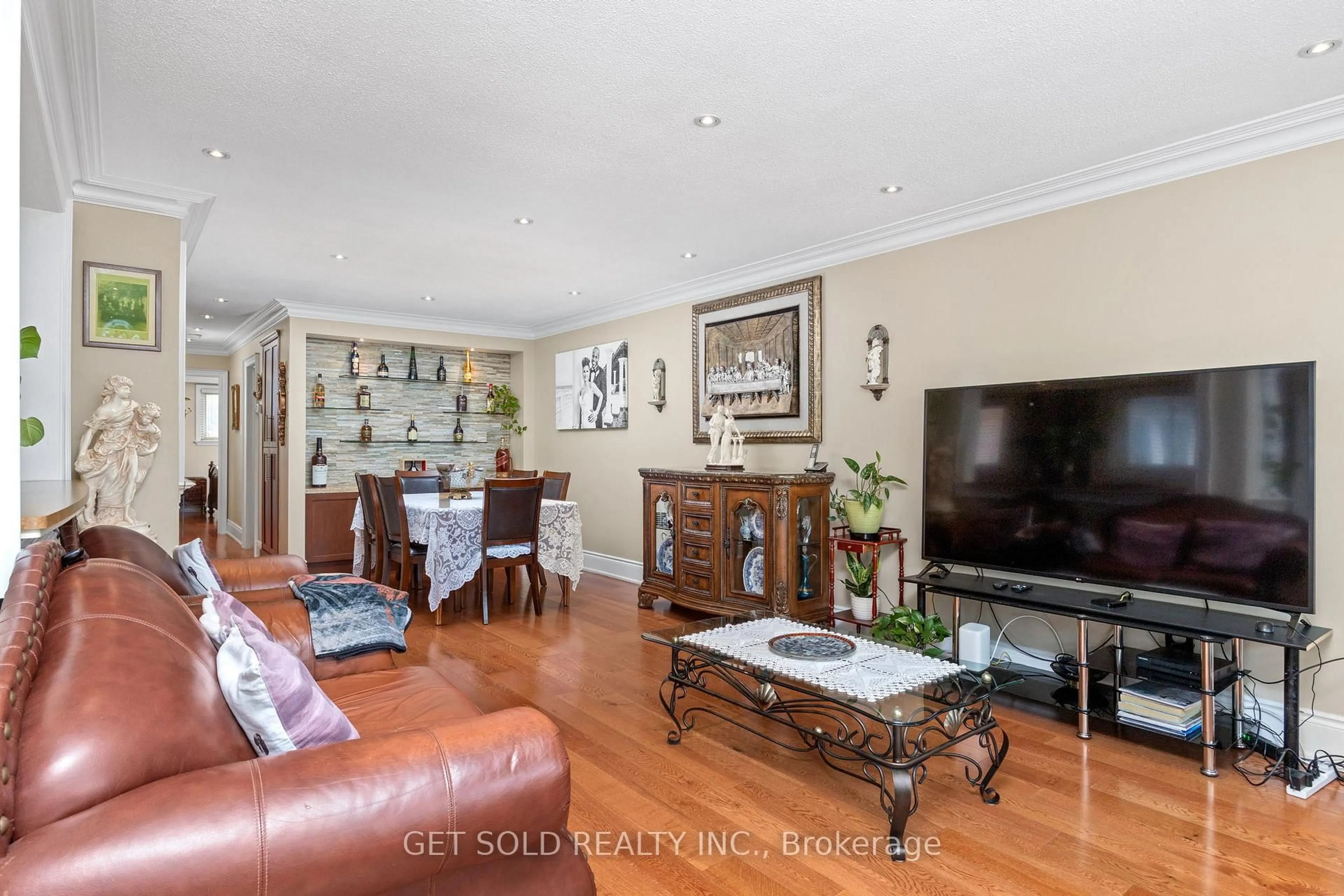 Living room with furniture, wood/laminate floor for 238 Firgrove Cres, Toronto Ontario M3N 1K8