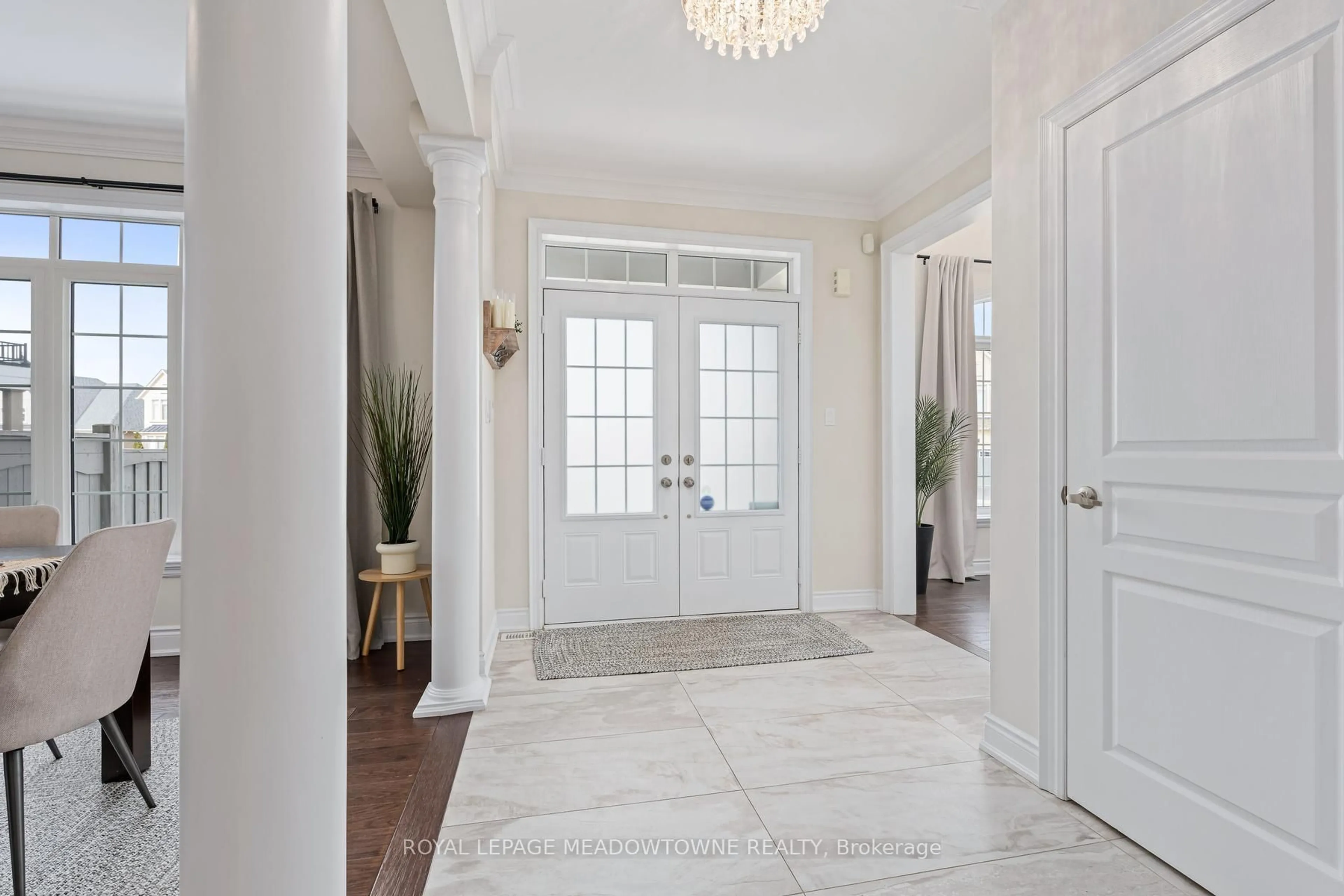 Indoor entryway for 67 Hidden Lake Tr, Halton Hills Ontario L7G 0K6