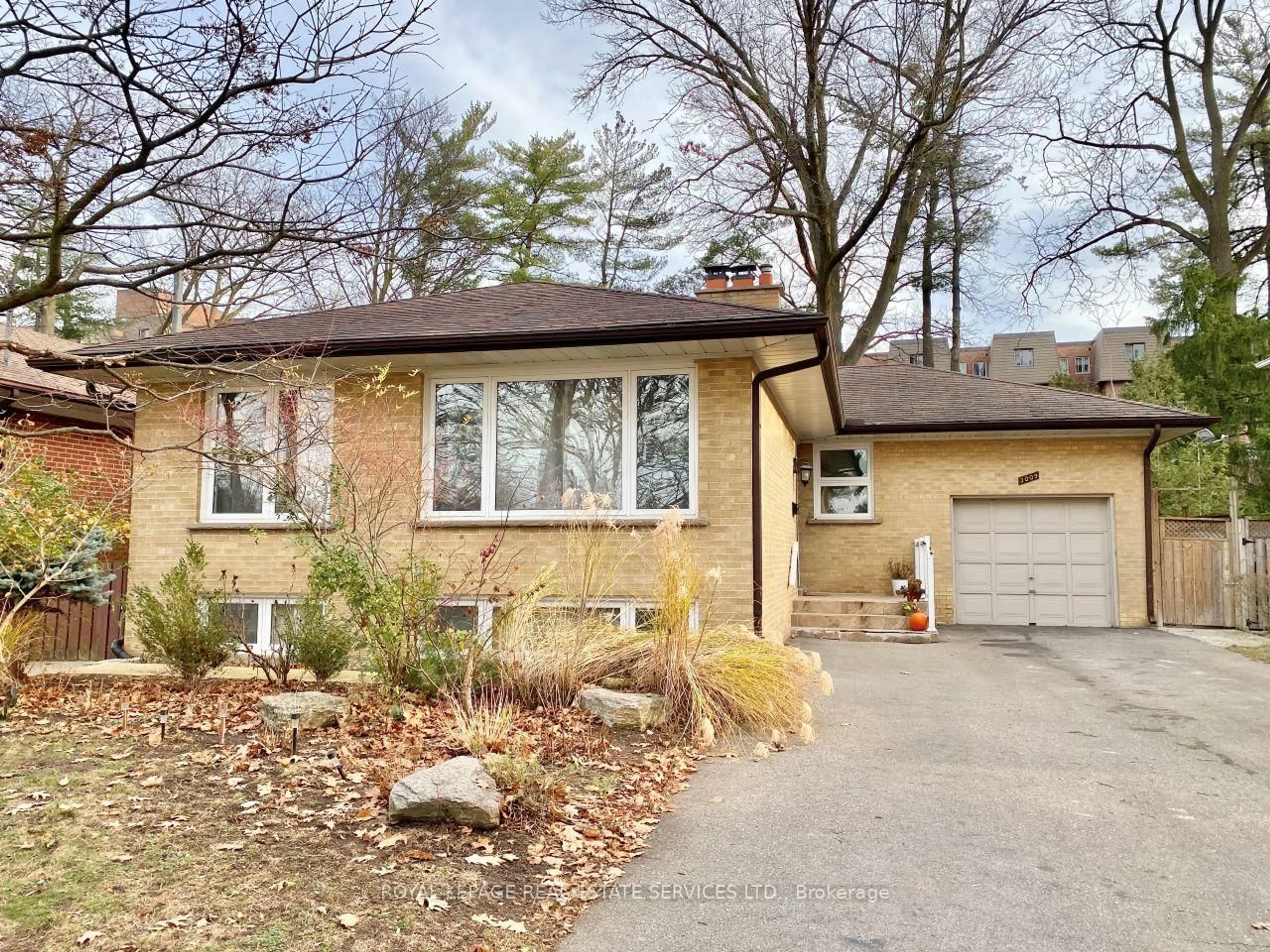 Home with brick exterior material, street for 3009 O'Hagan Dr, Mississauga Ontario L5C 2C4