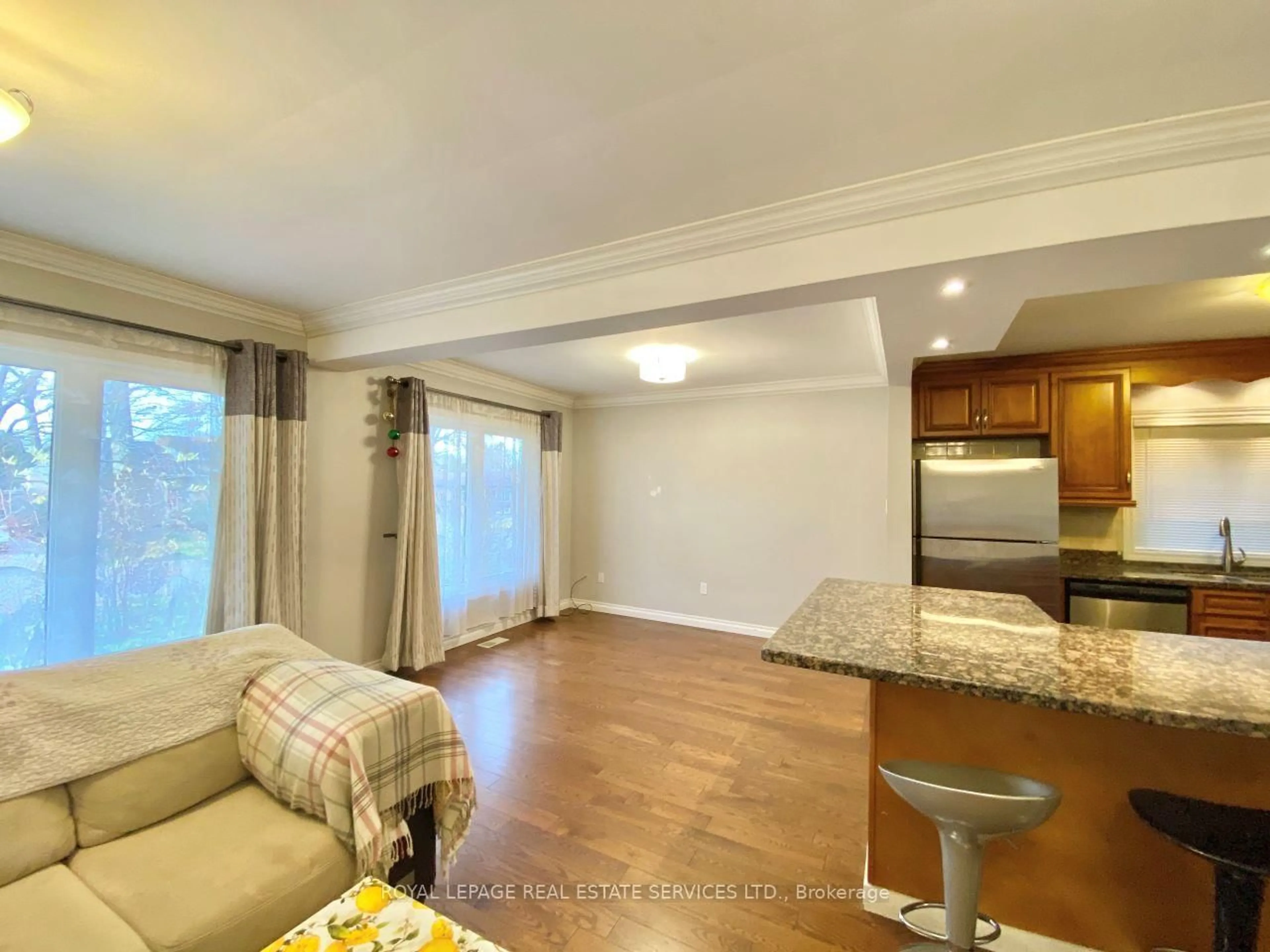 Living room with furniture, wood/laminate floor for 3009 O'Hagan Dr, Mississauga Ontario L5C 2C4