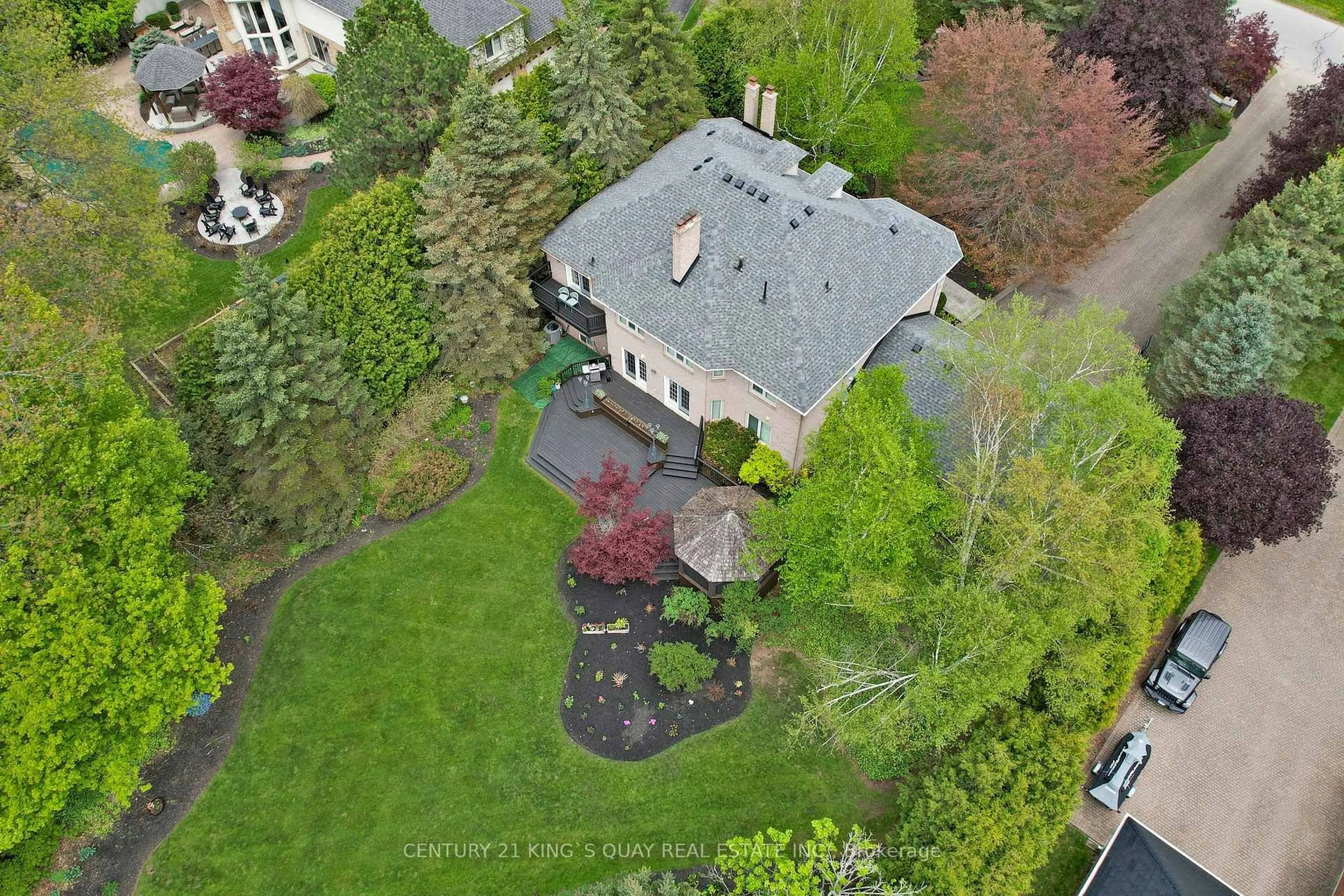 A pic from outside/outdoor area/front of a property/back of a property/a pic from drone, street for 110 Crawford Cres, Milton Ontario L0P 1B0