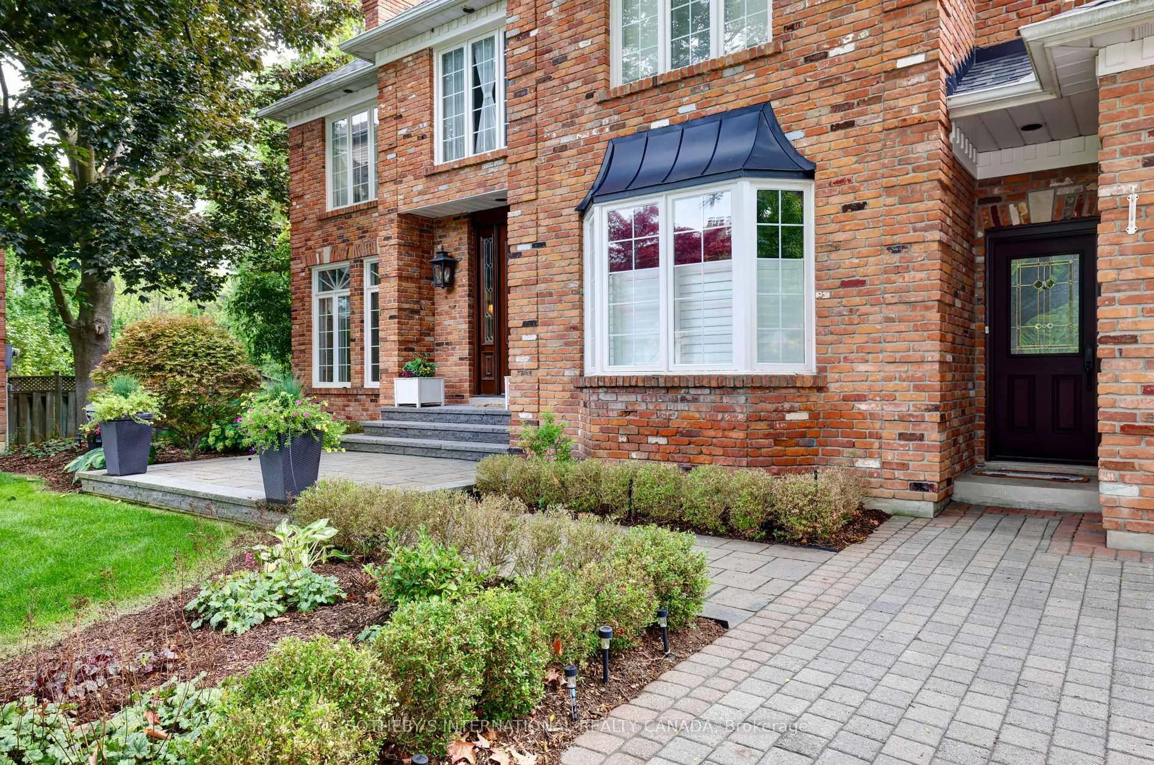 Home with brick exterior material, street for 1379 Meadow Green Crt, Mississauga Ontario L5H 4J3