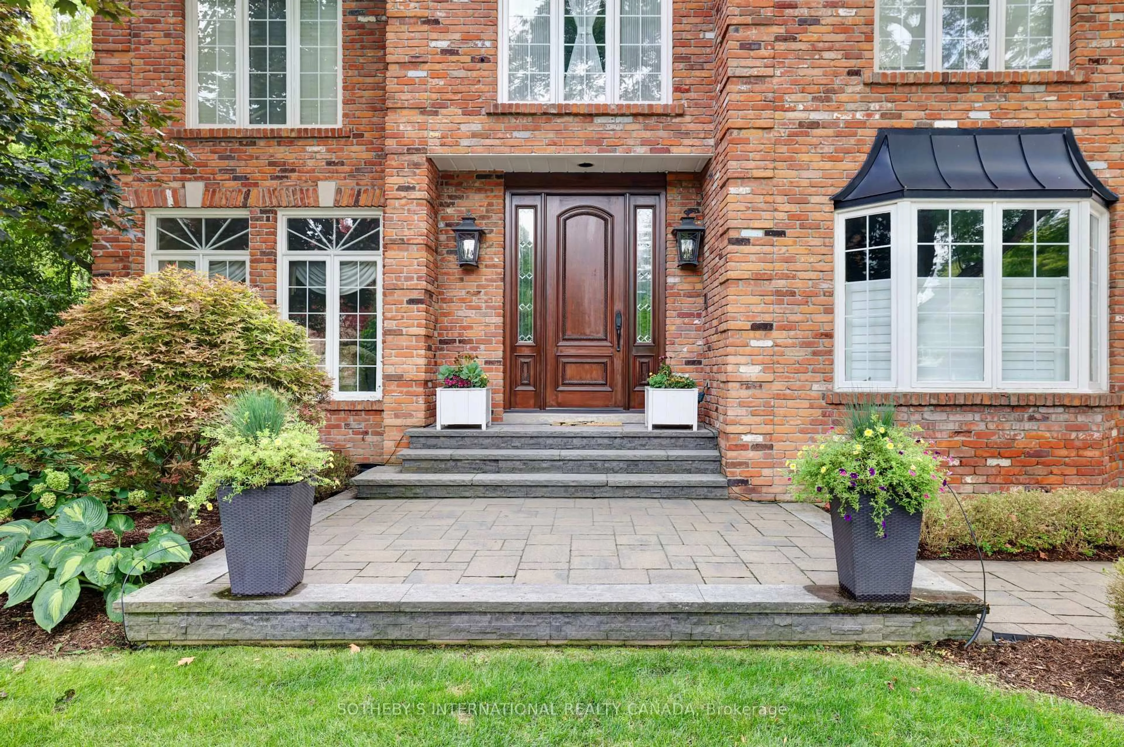 Home with brick exterior material, street for 1379 Meadow Green Crt, Mississauga Ontario L5H 4J3