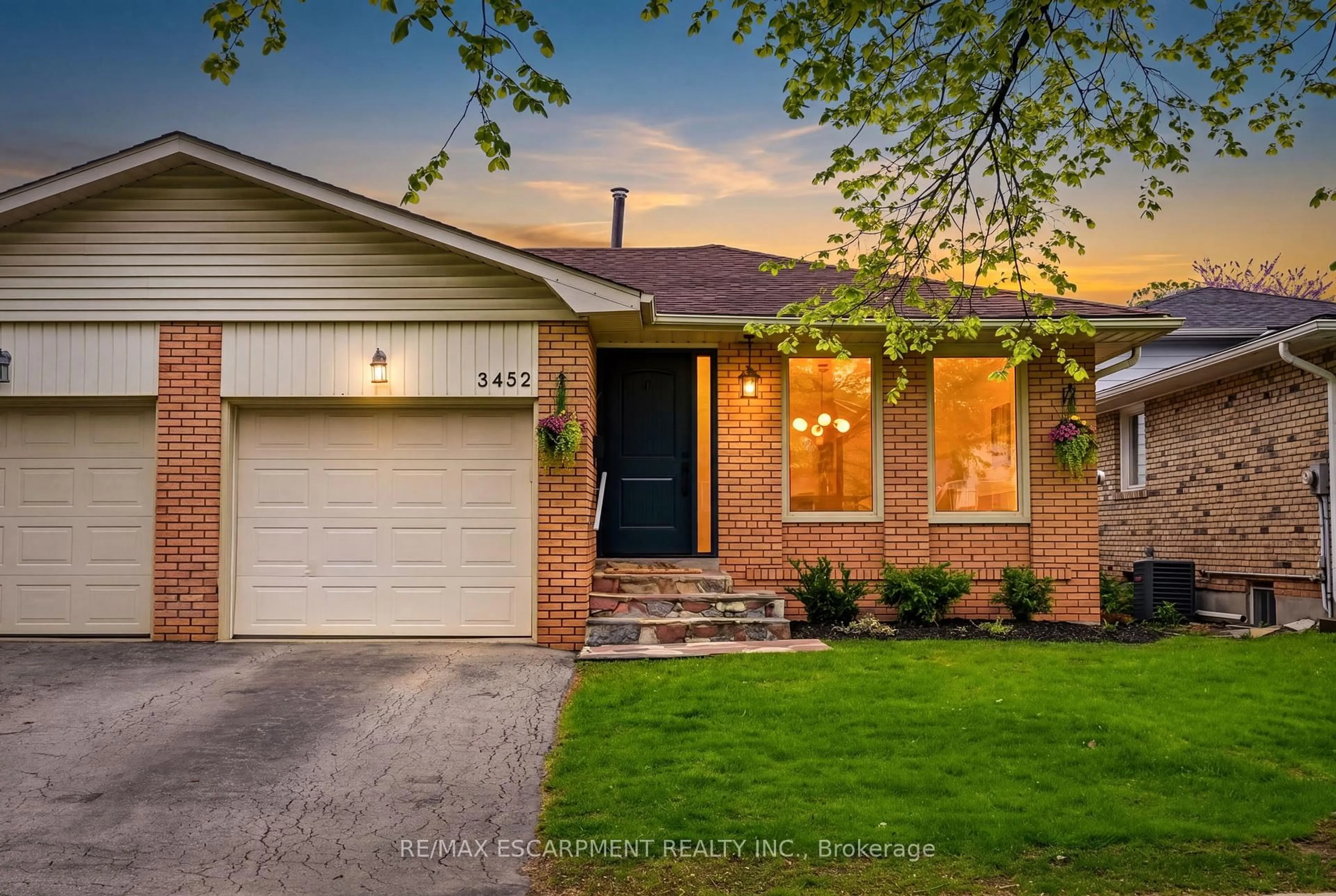 Home with brick exterior material, street for 3452 Caplan Cres, Burlington Ontario L7N 2P9