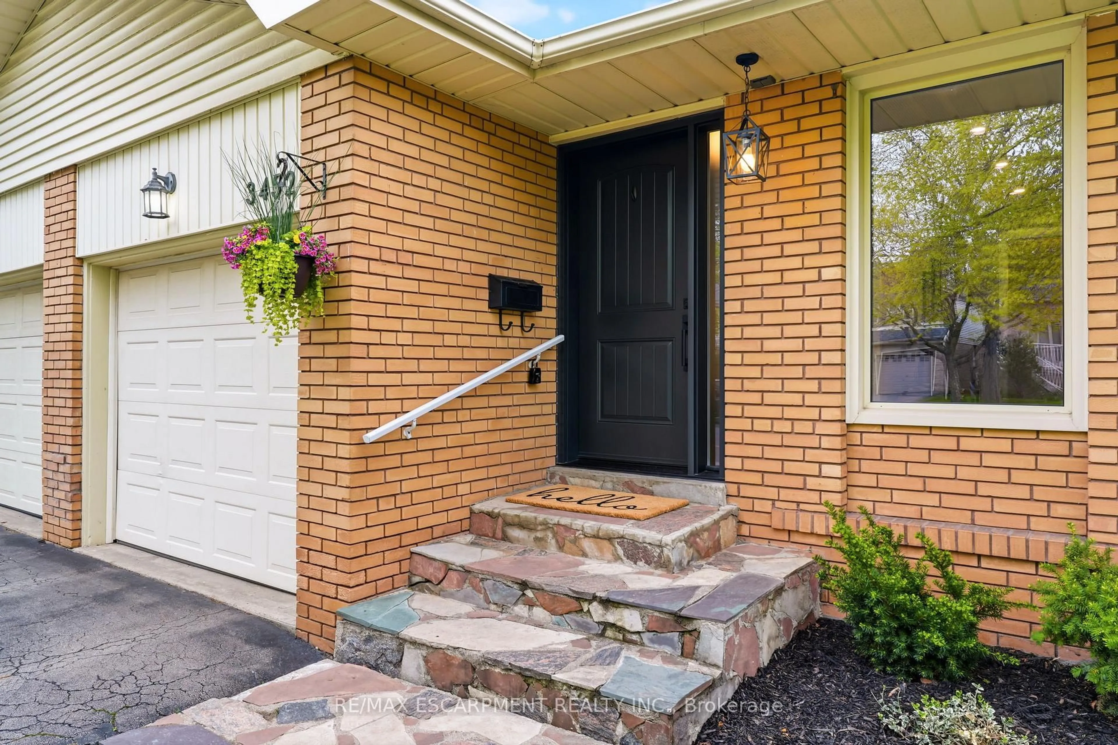 Home with brick exterior material, street for 3452 Caplan Cres, Burlington Ontario L7N 2P9