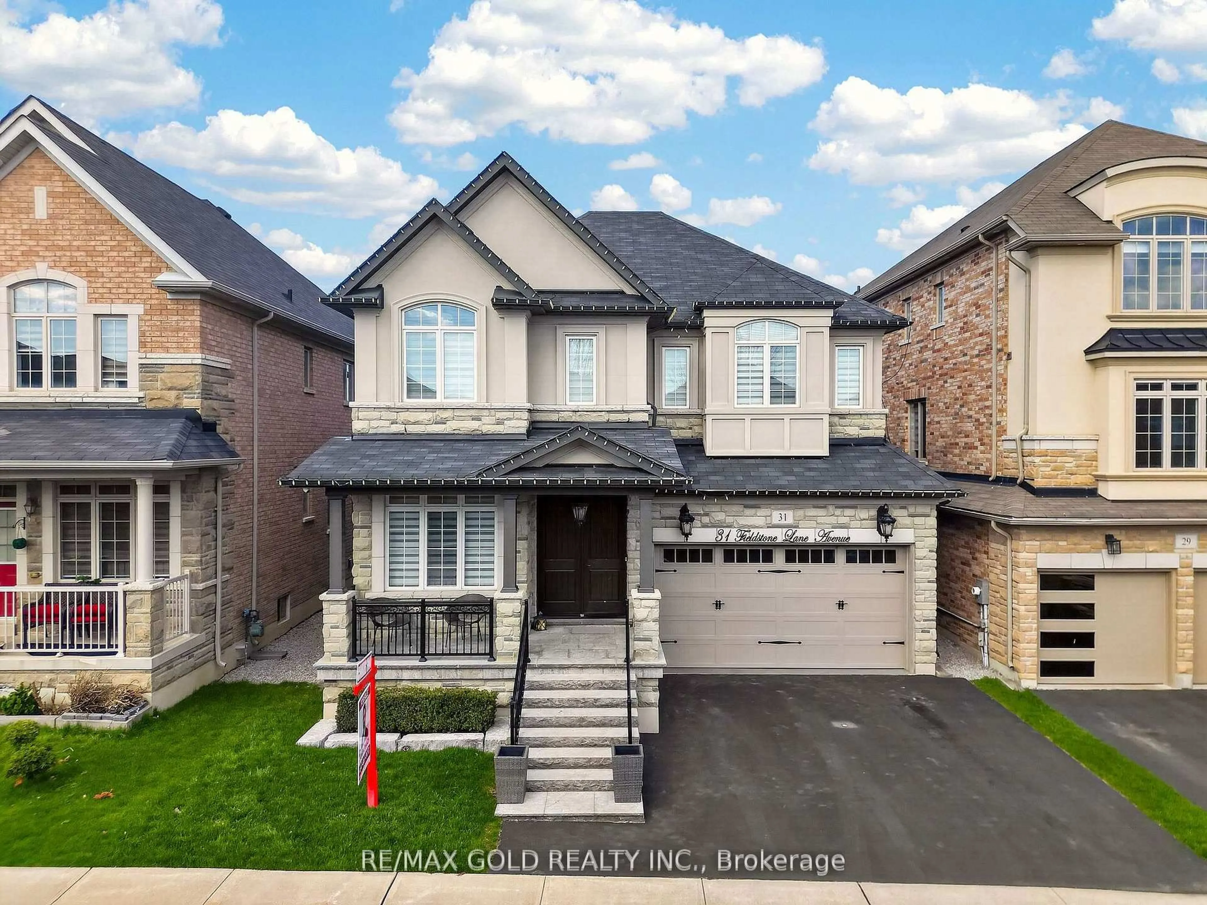 Home with brick exterior material, street for 31 Fieldstone Lane Ave, Caledon Ontario L7C 1C4