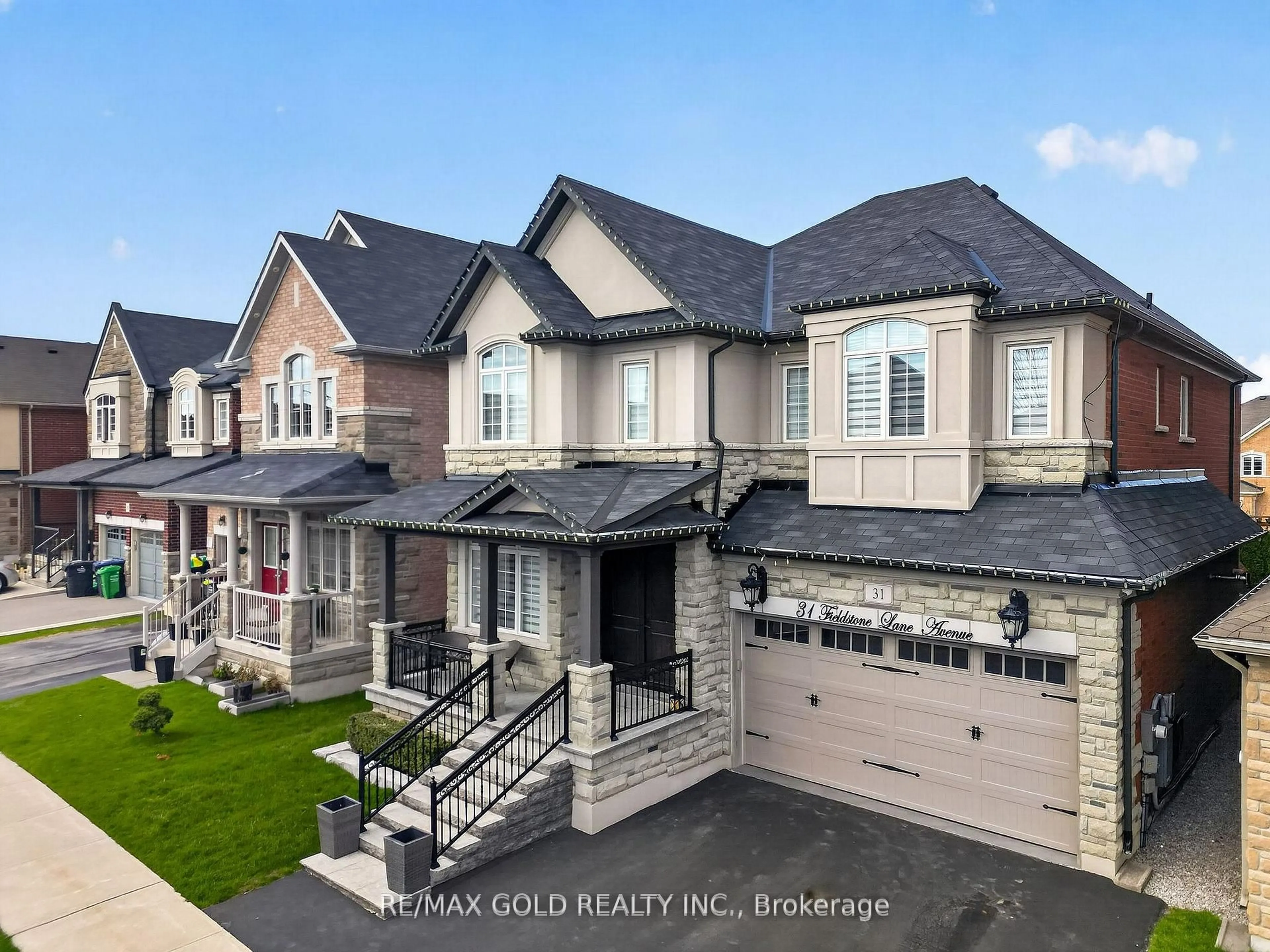 A pic from outside/outdoor area/front of a property/back of a property/a pic from drone, mountain view for 31 Fieldstone Lane Ave, Caledon Ontario L7C 1C4