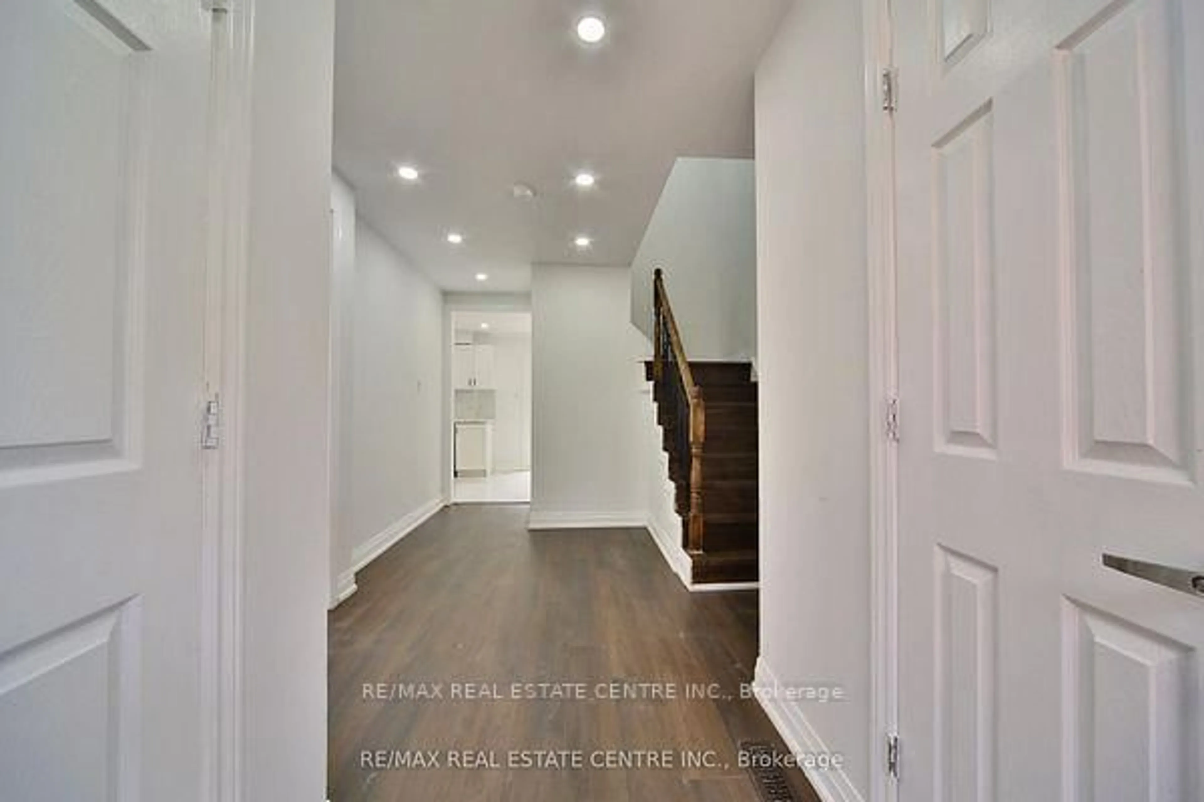 Indoor entryway for 20 Mozart Cres, Brampton Ontario L6Y 2W7