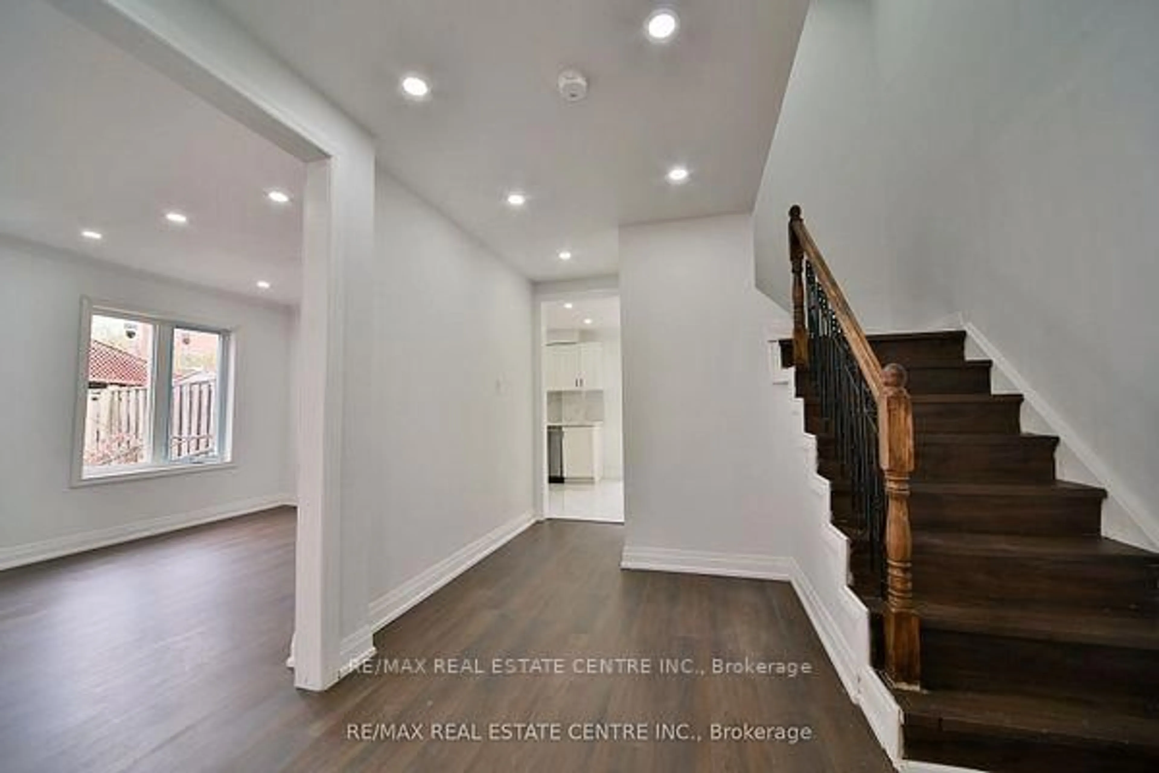 Indoor entryway for 20 Mozart Cres, Brampton Ontario L6Y 2W7