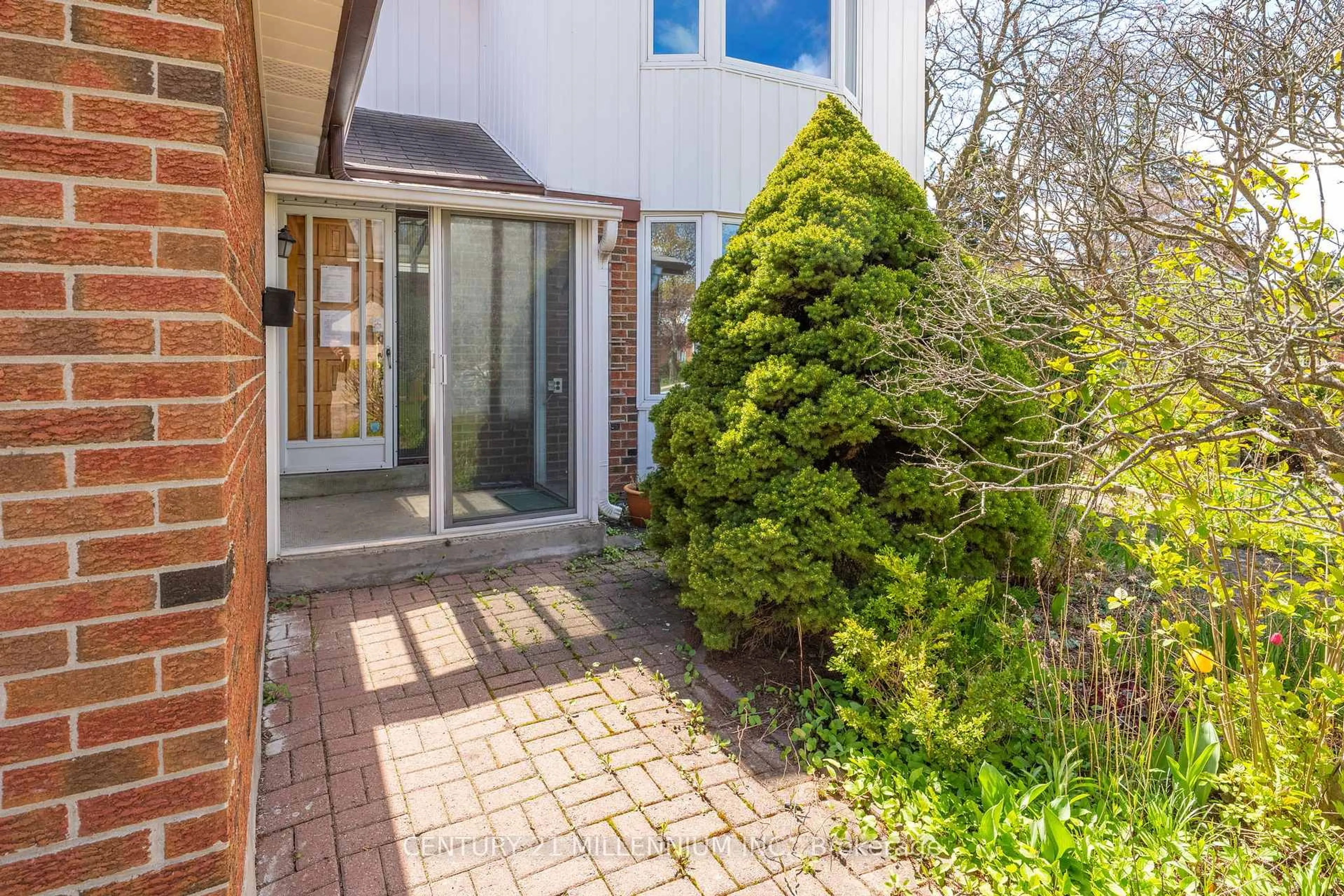 Unknown for 30 Milford Cres, Brampton Ontario L6S 3E3