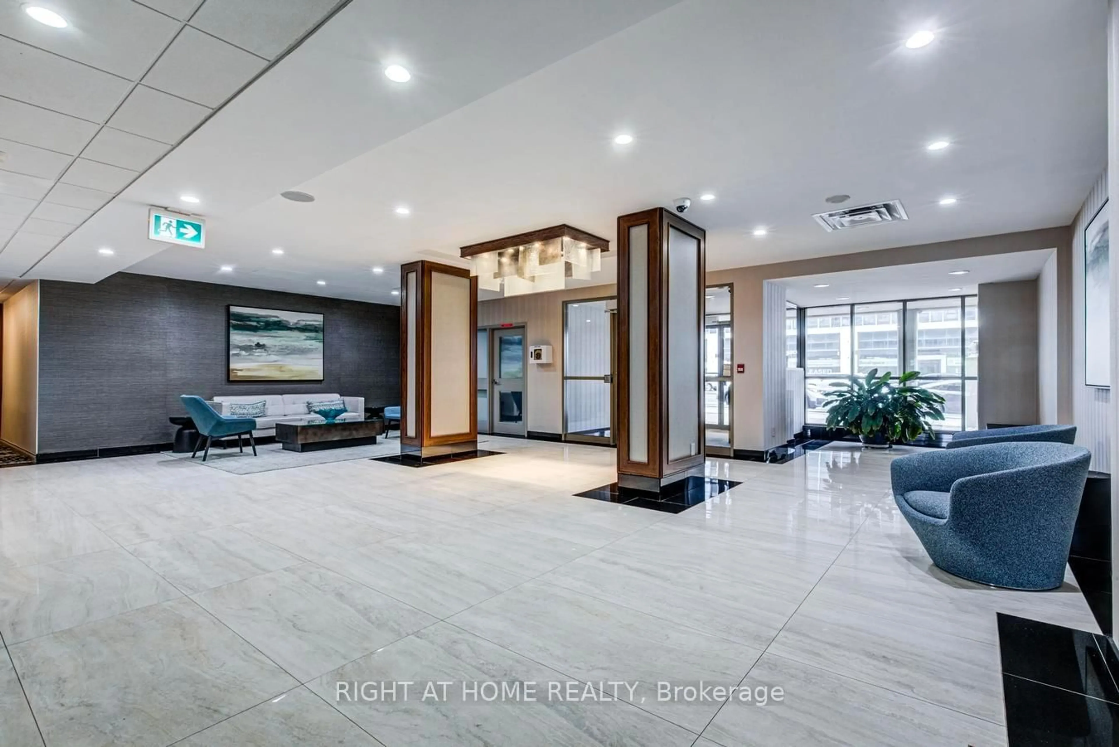 Lobby for 330 Rathburn Rd #306, Mississauga Ontario L5B 3Y1