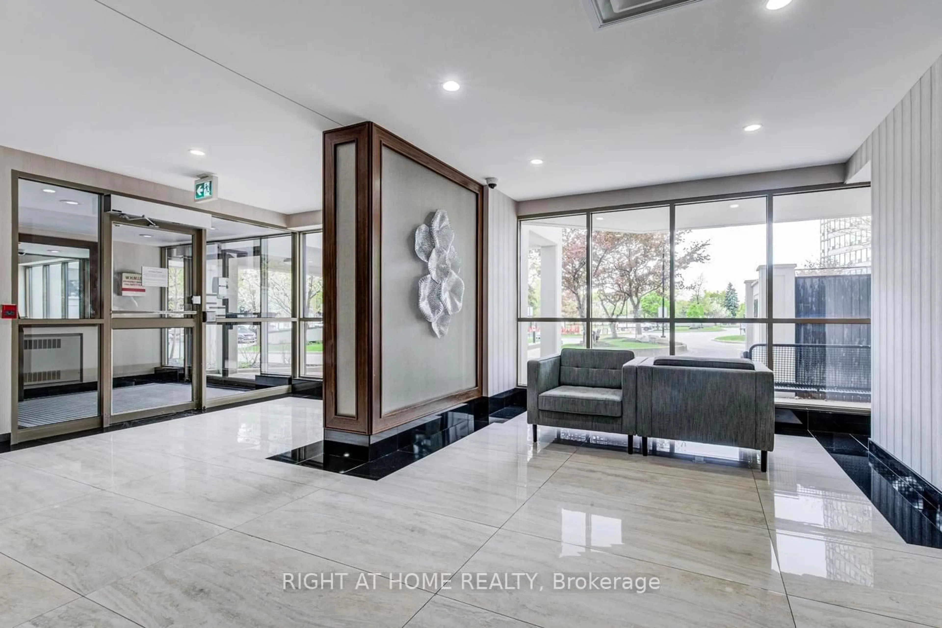Lobby for 330 Rathburn Rd #306, Mississauga Ontario L5B 3Y1