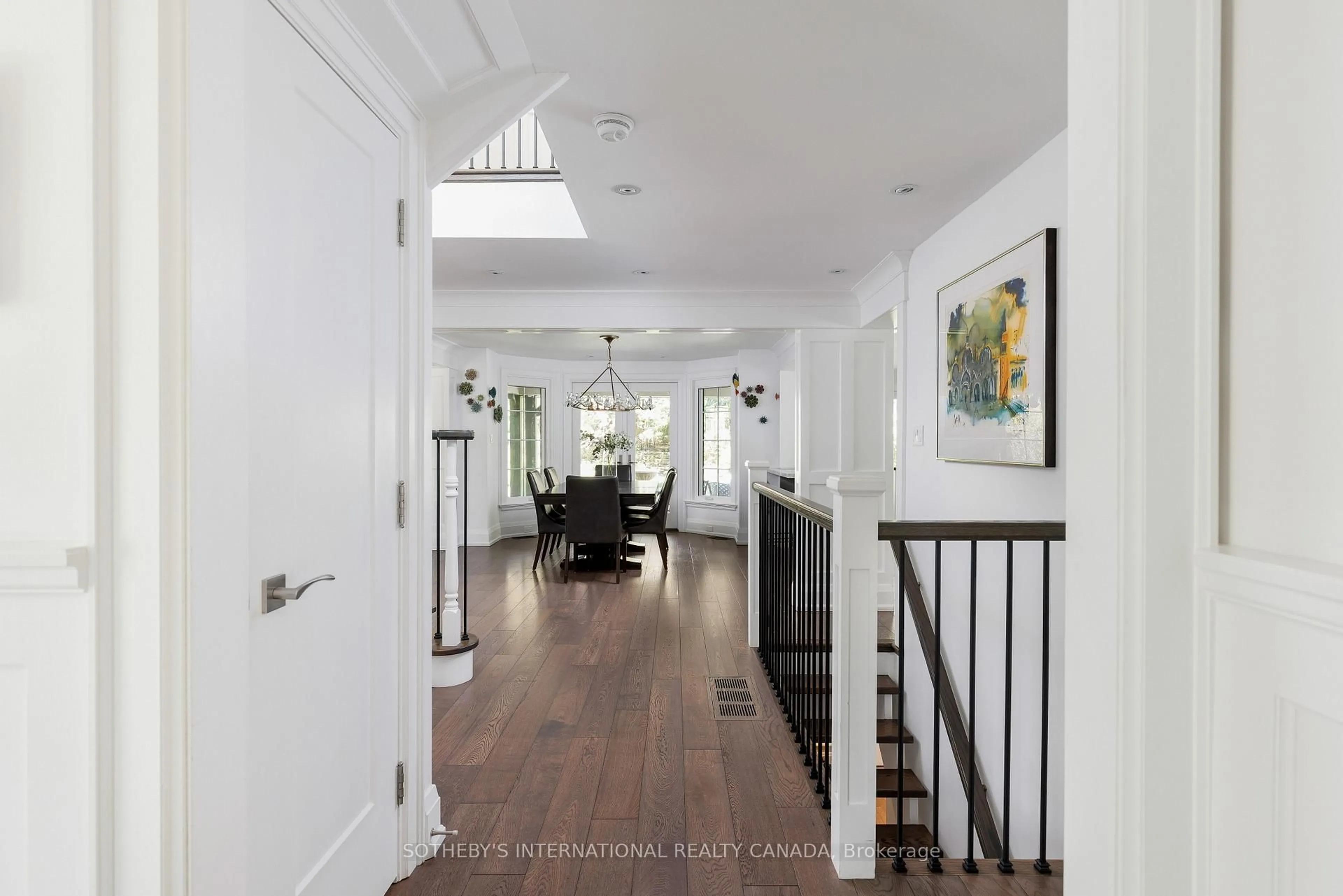 Indoor entryway for 10 Queen Mary's Dr, Toronto Ontario M8X 1S2
