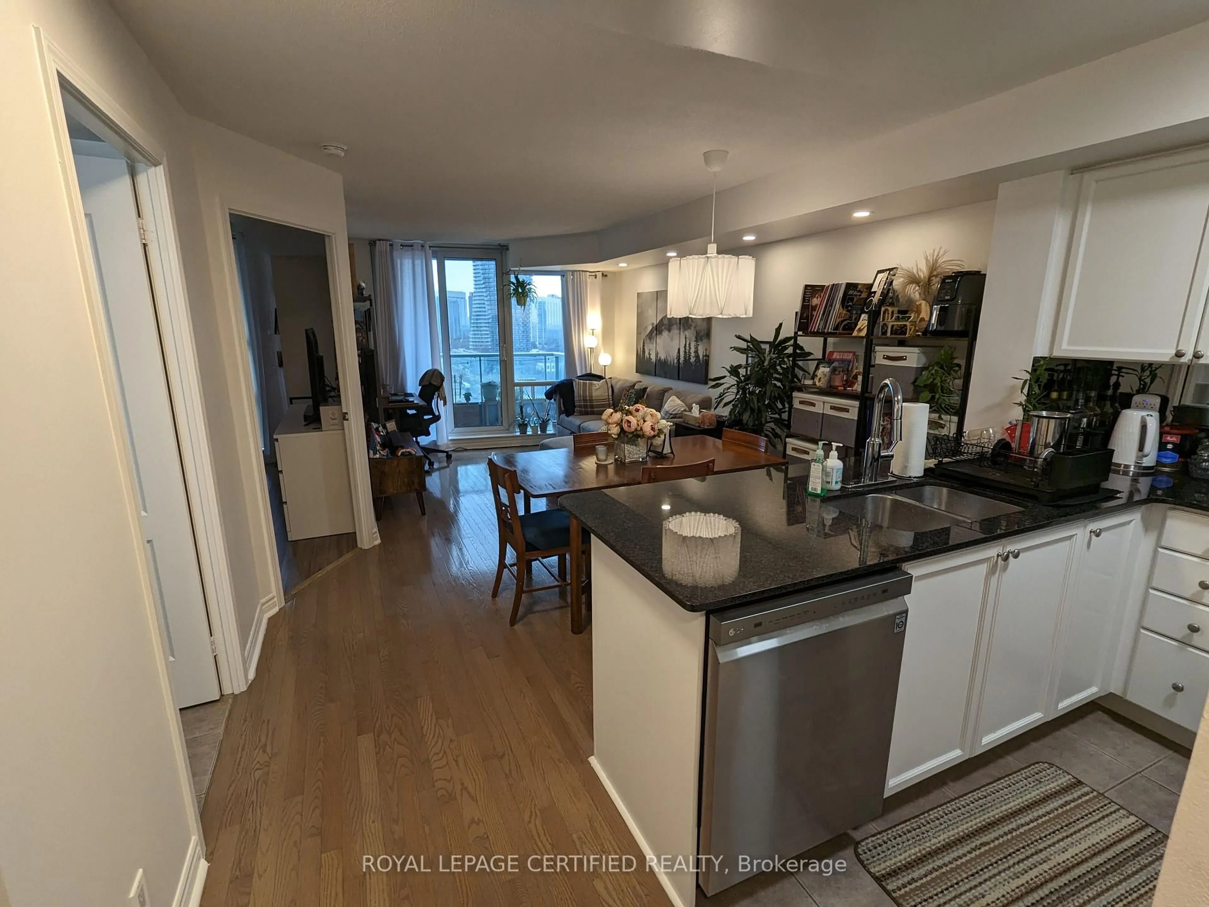 Open concept kitchen, unknown for 1 Elm Dr #1410, Mississauga Ontario L5B 4M1