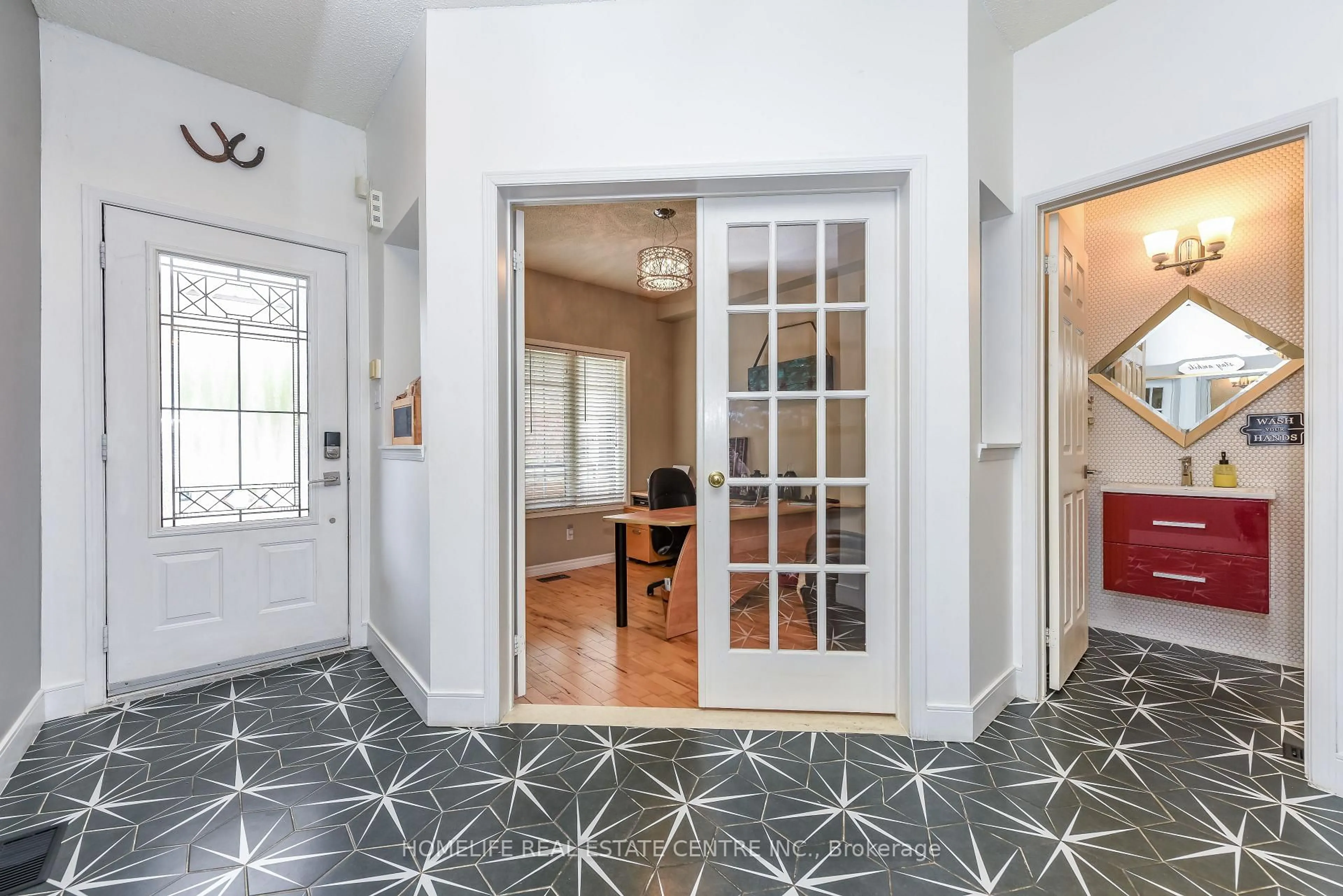 Indoor entryway for 1034 Freeman Tr, Milton Ontario L9T 5T3