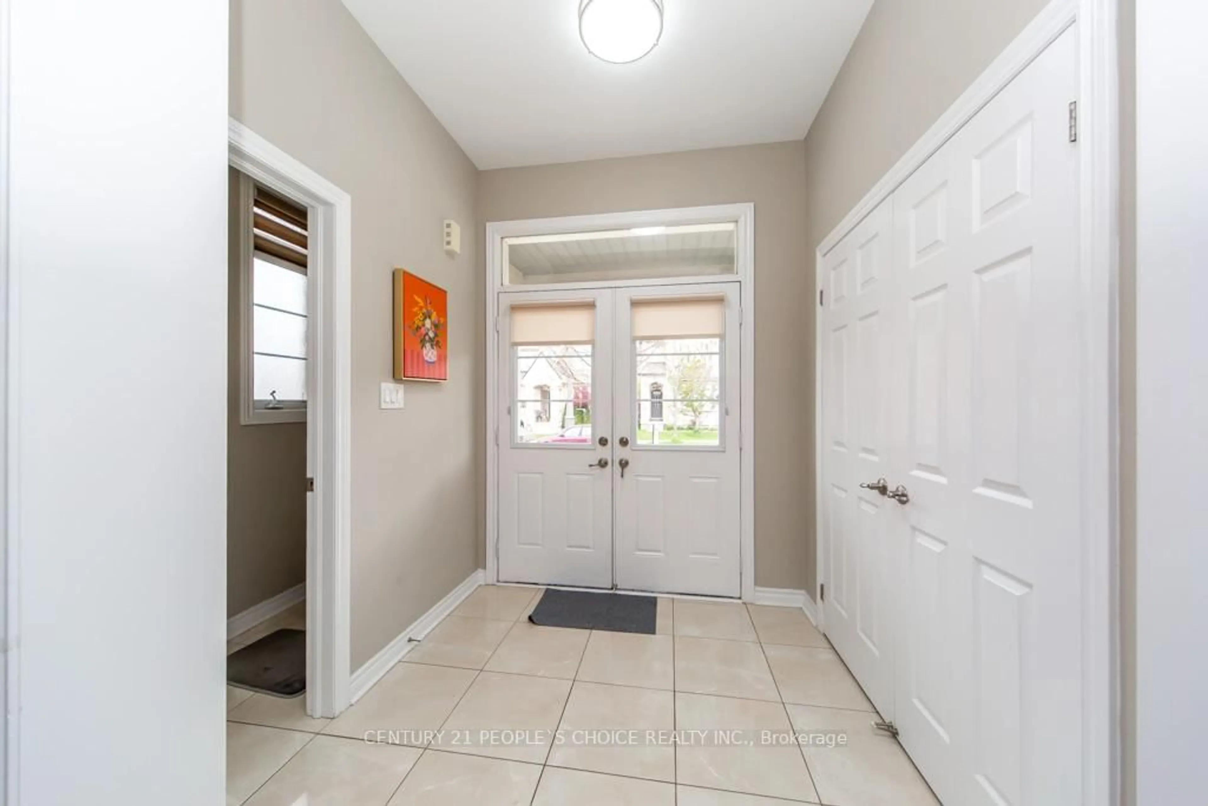 Indoor entryway for 374 Begonia Gdns, Oakville Ontario L6M 4M2