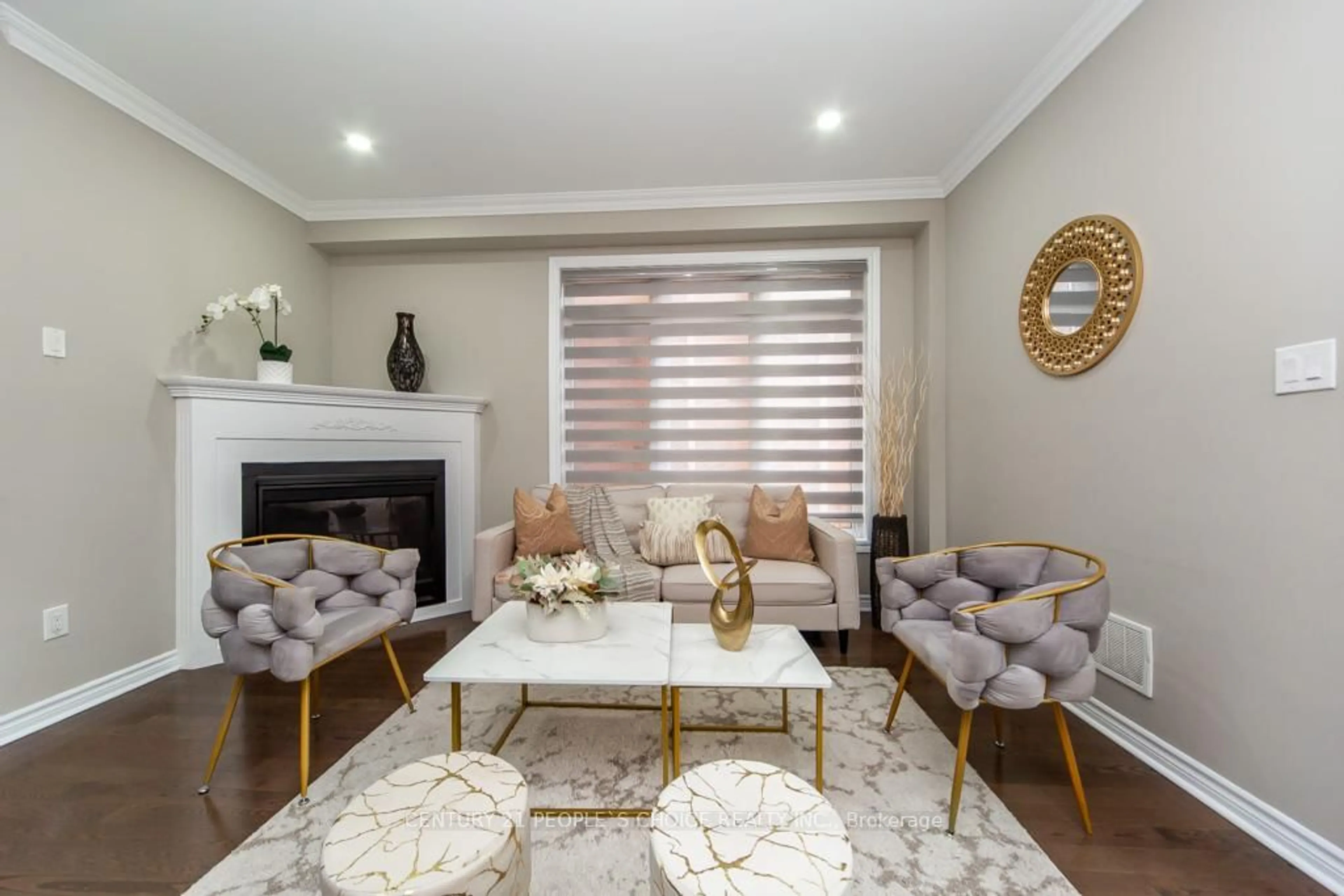 Living room with furniture, unknown for 374 Begonia Gdns, Oakville Ontario L6M 4M2