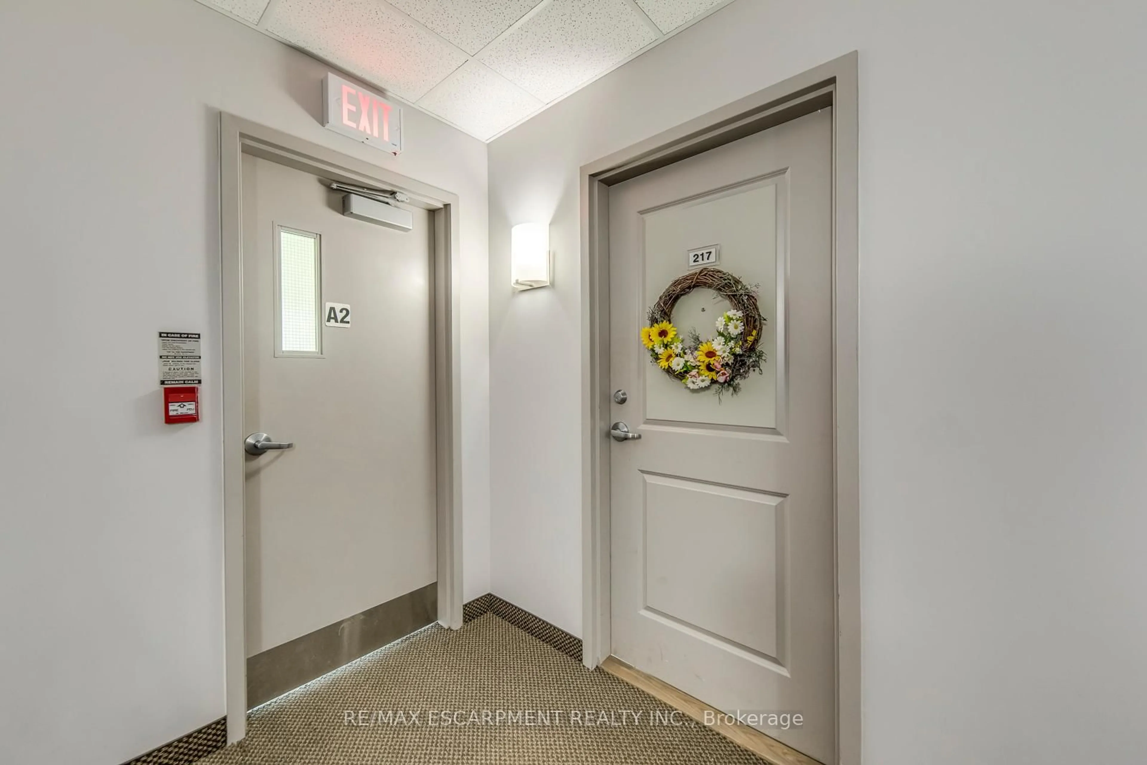 Indoor foyer for 33 WHITMER St #217, Milton Ontario L9T 8P9