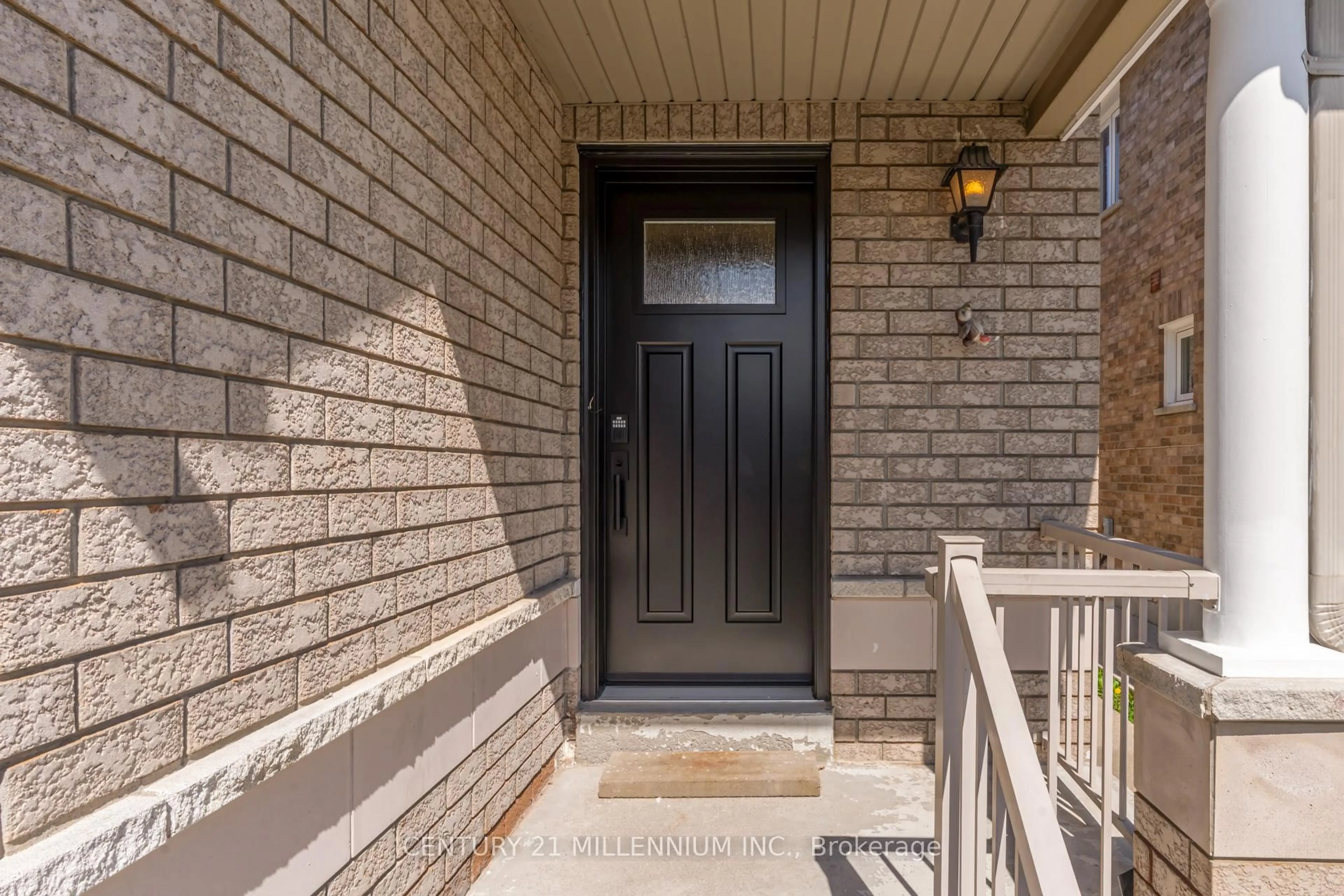 Indoor entryway for 16 Penguin Lane, Brampton Ontario L6R 2C1