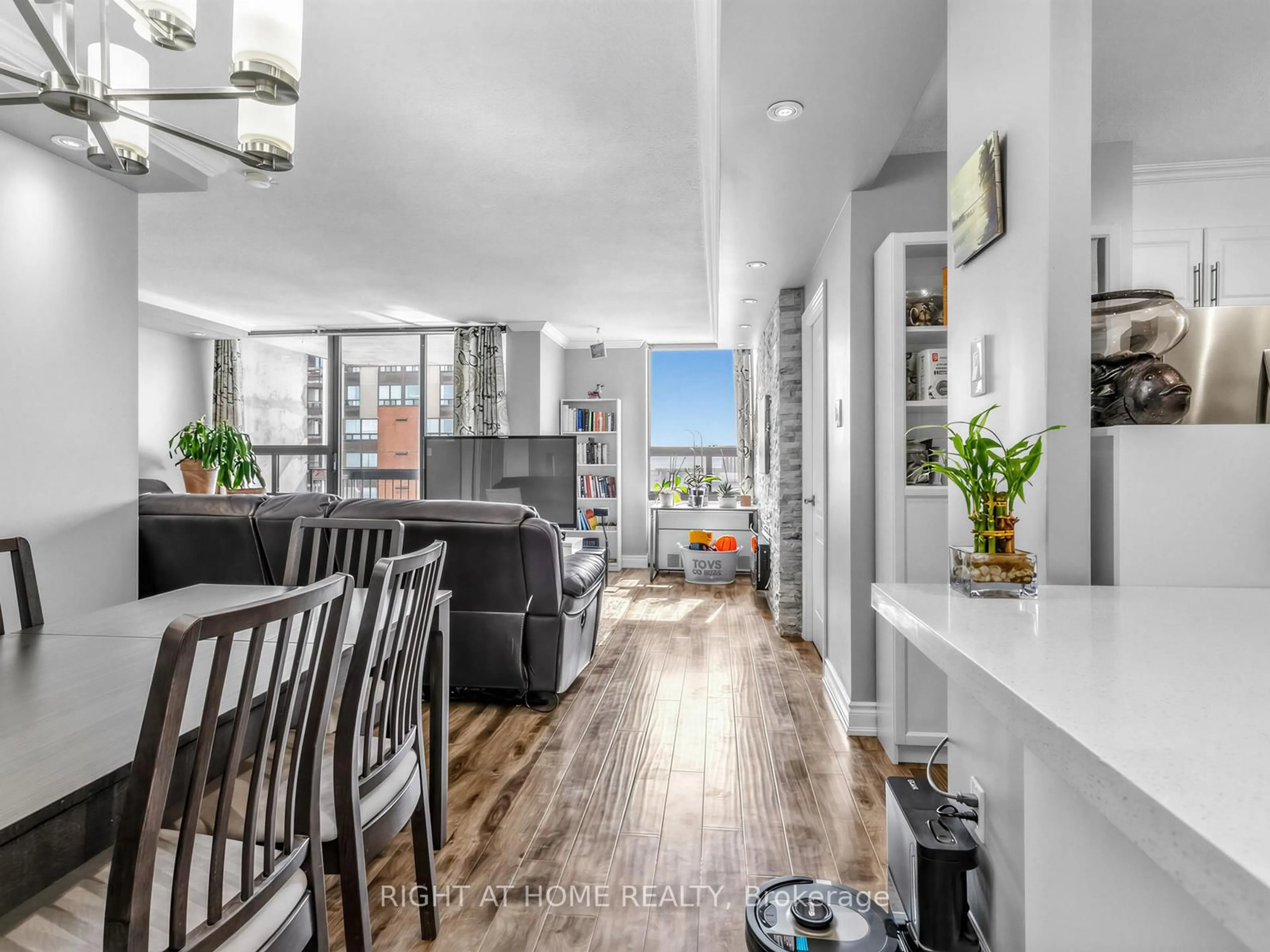 Living room with furniture, wood/laminate floor for 20 Mississauga Valley Blvd #1509, Mississauga Ontario L5A 3S1
