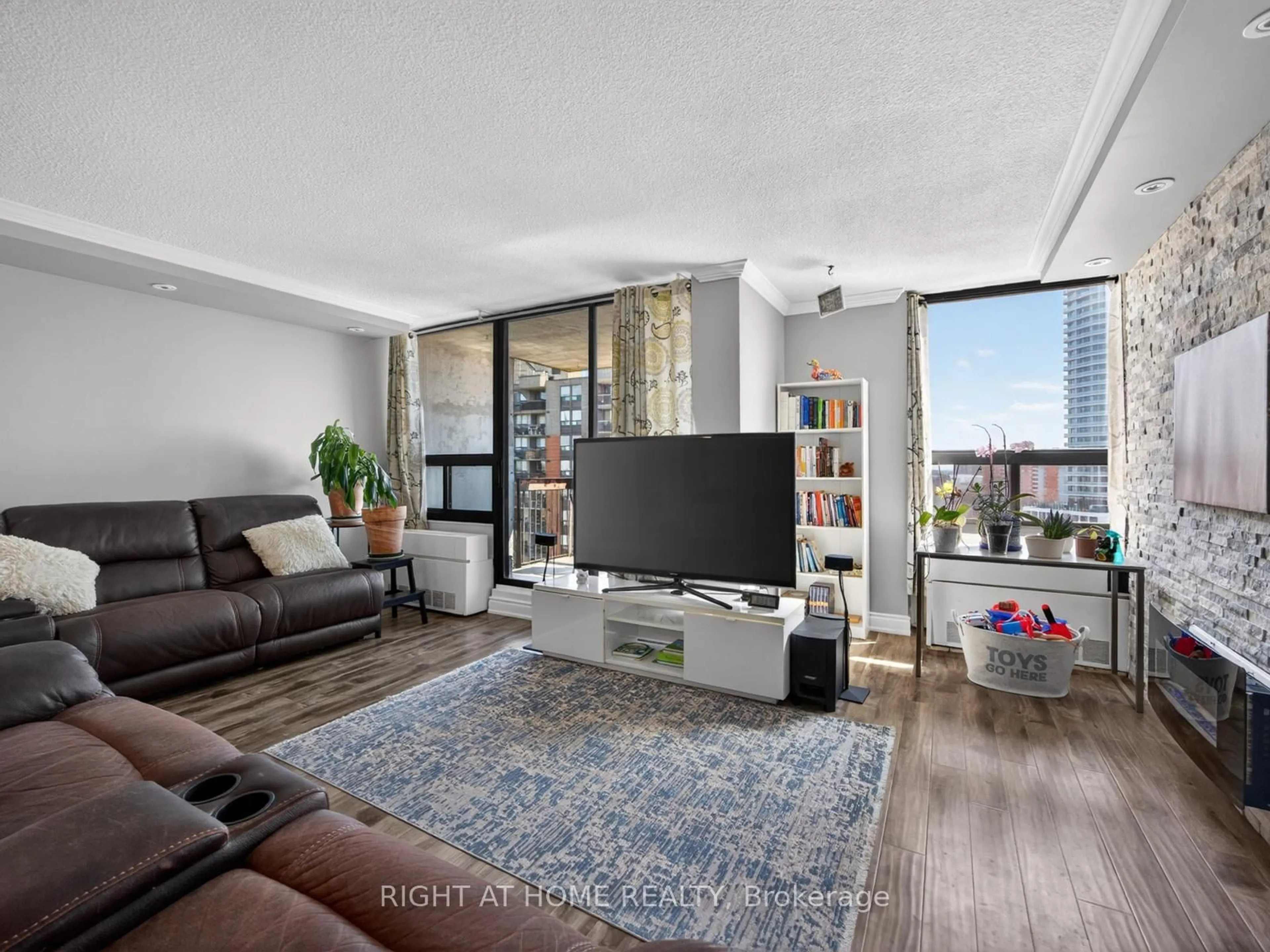 Living room with furniture, unknown for 20 Mississauga Valley Blvd #1509, Mississauga Ontario L5A 3S1