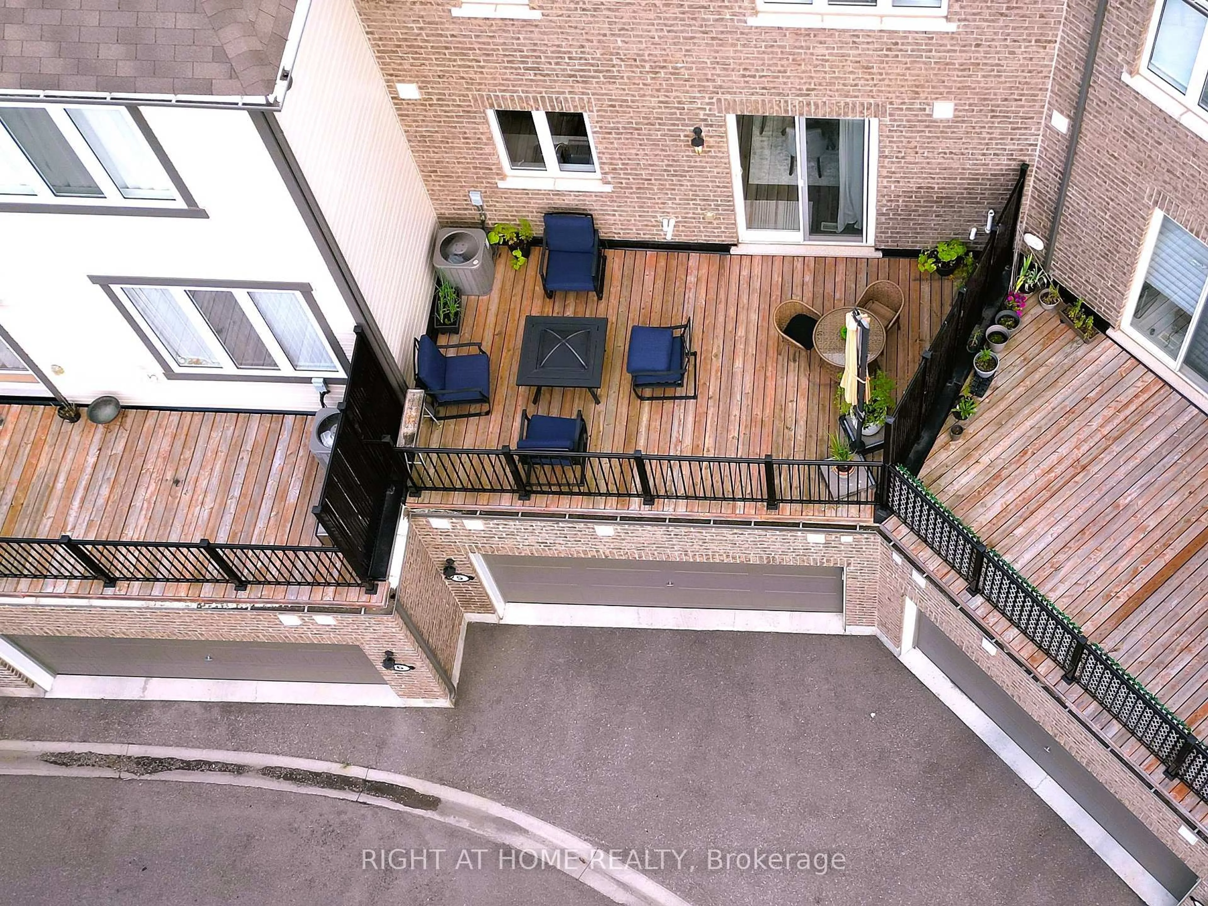 A pic from outside/outdoor area/front of a property/back of a property/a pic from drone, city buildings view from balcony for 1222 Rose Way #21, Milton Ontario L9E 1P2