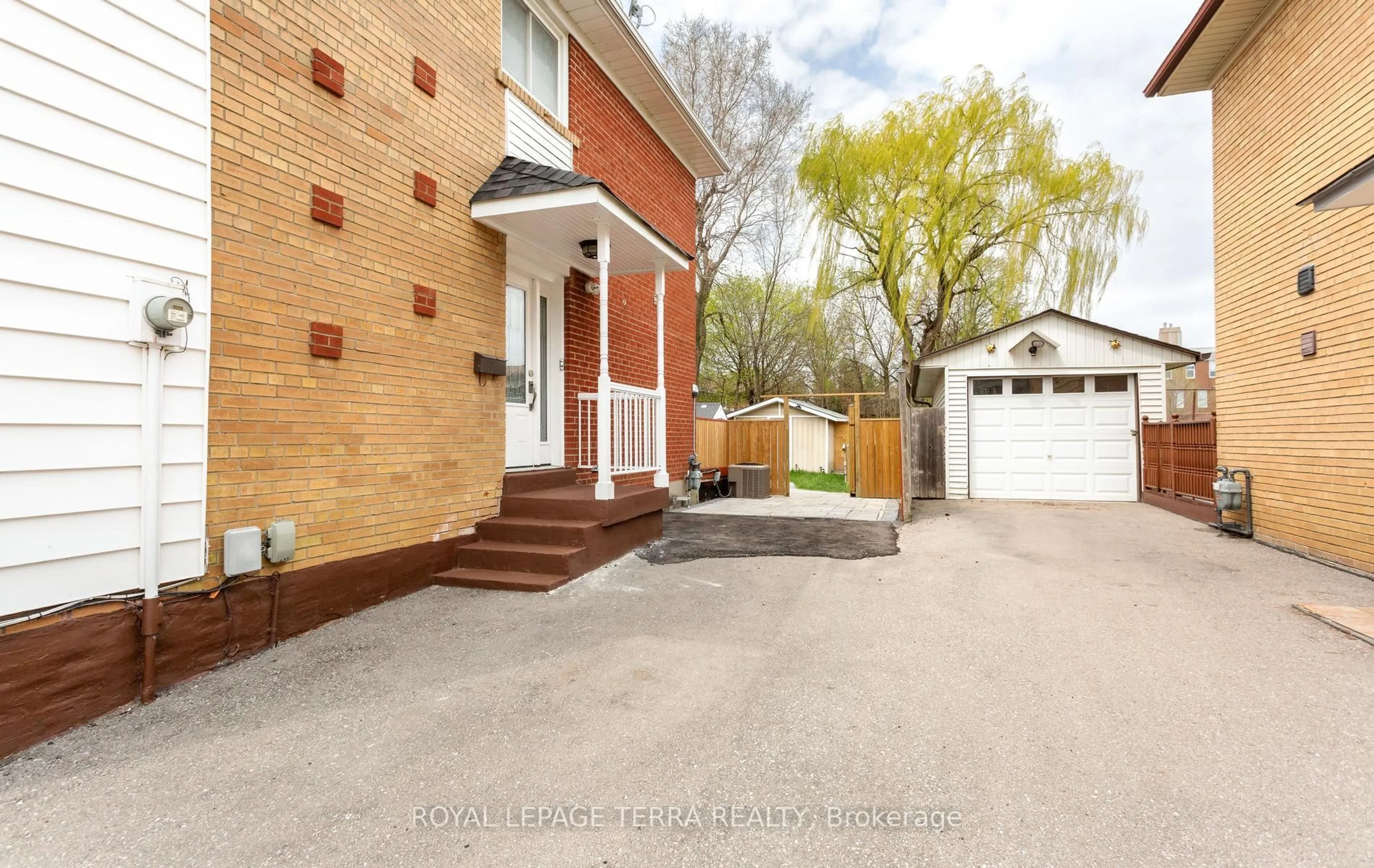 Unknown for 2475 Brookhurst Rd, Mississauga Ontario L5J 1R4