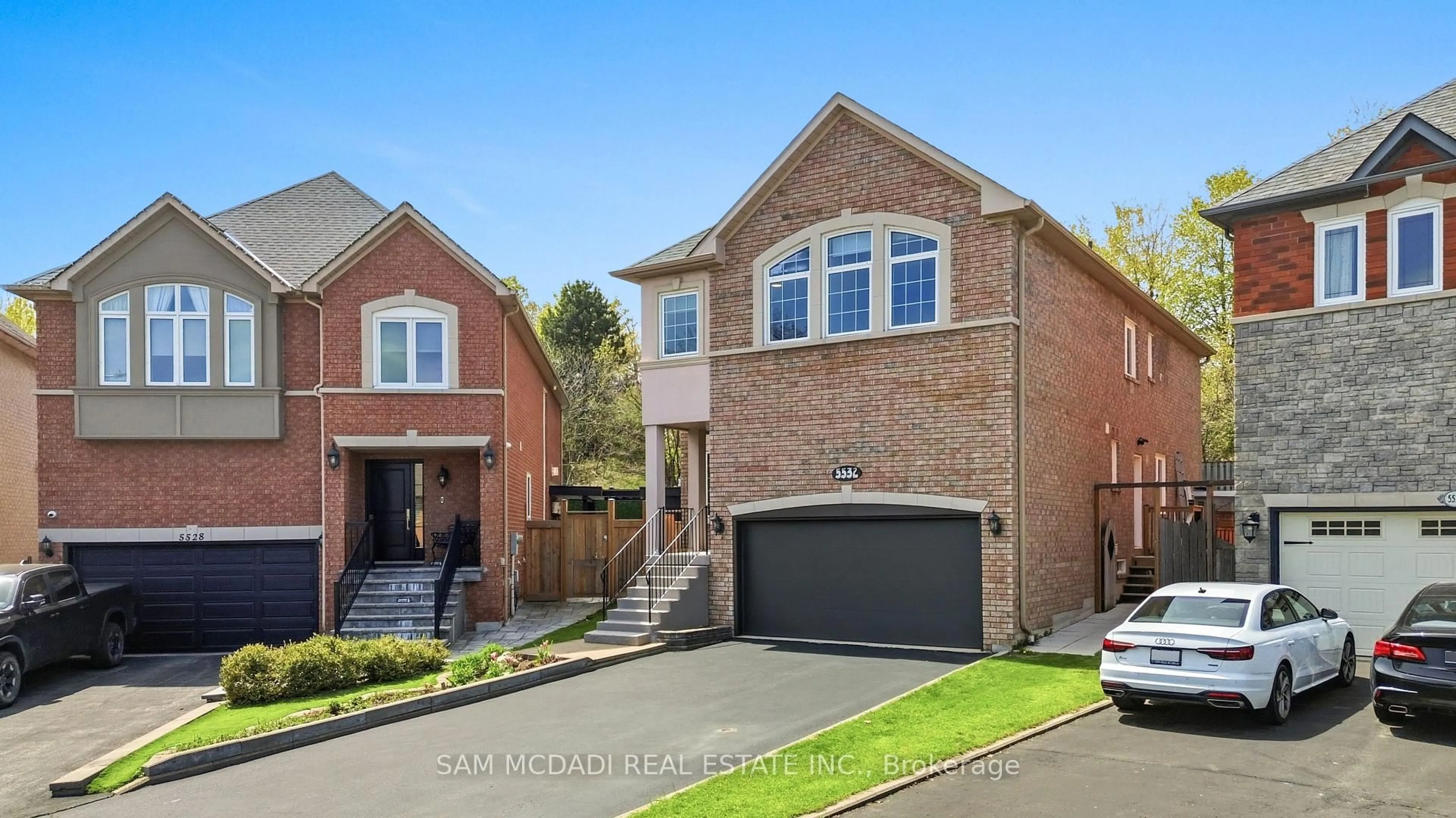 Home with brick exterior material, street for 5532 Windy Hill Crt, Mississauga Ontario L4Z 3W4