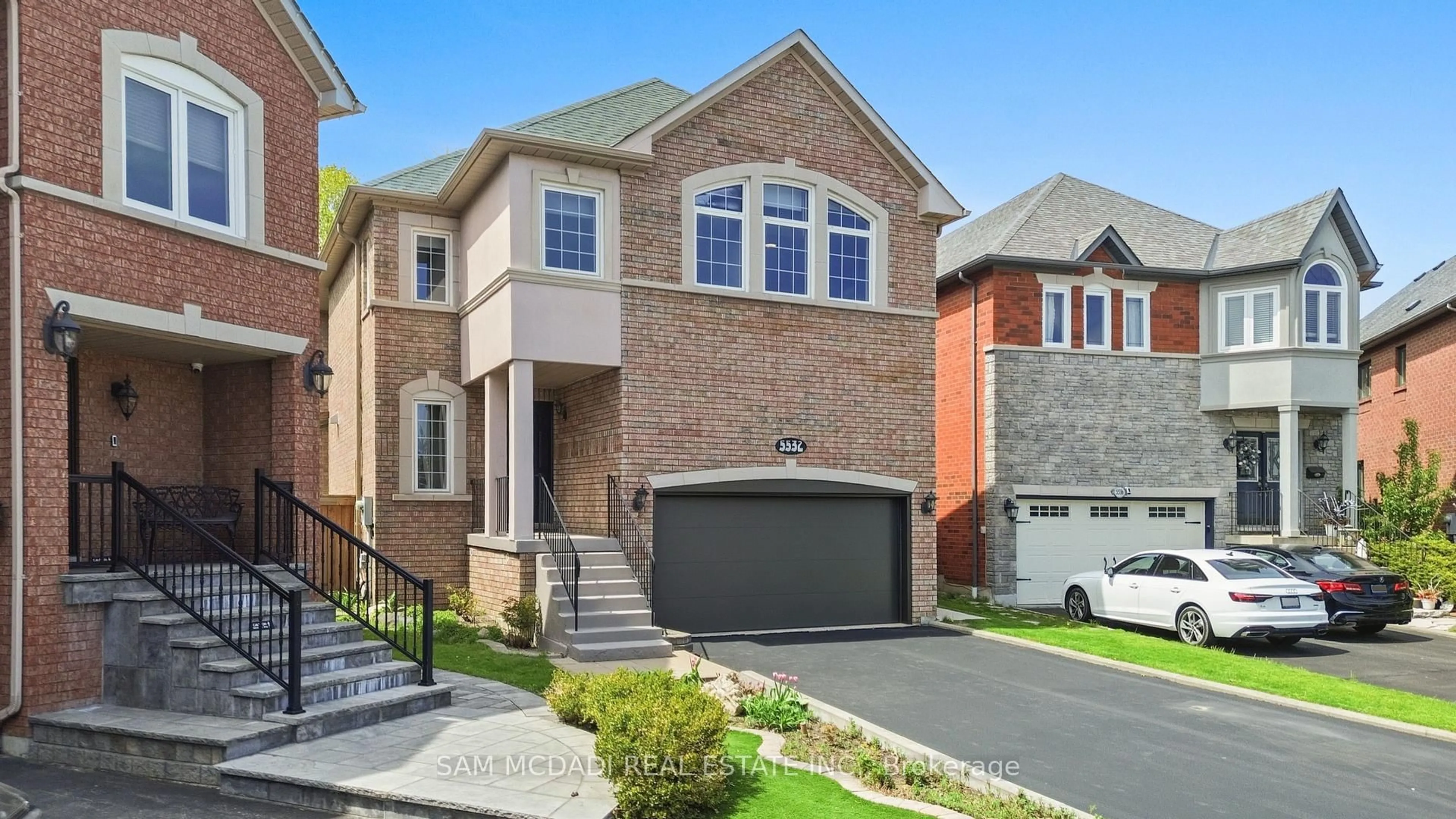 Home with brick exterior material, street for 5532 Windy Hill Crt, Mississauga Ontario L4Z 3W4