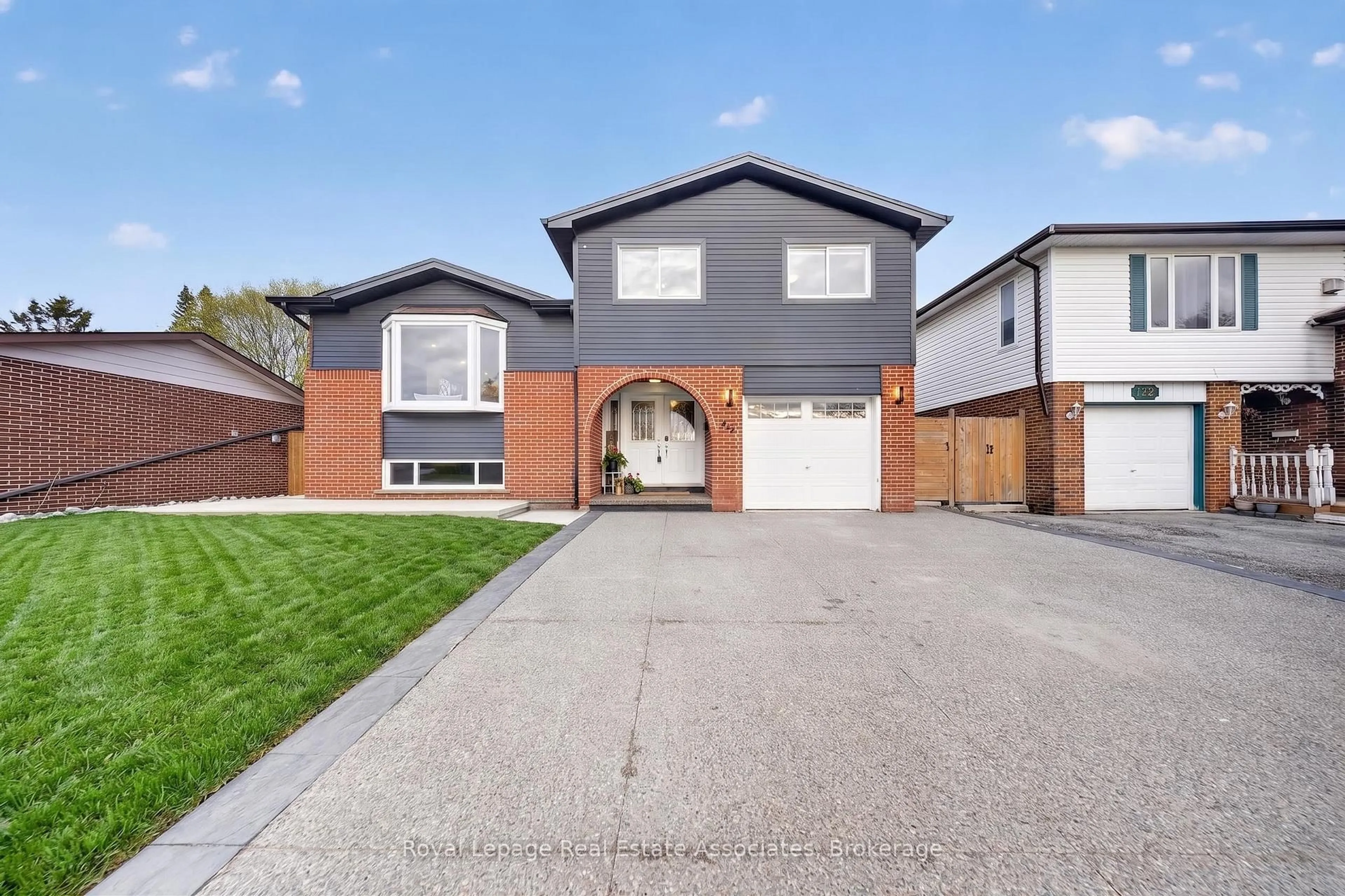 Home with brick exterior material, street for 118 Parkview Dr, Orangeville Ontario L9W 3J2