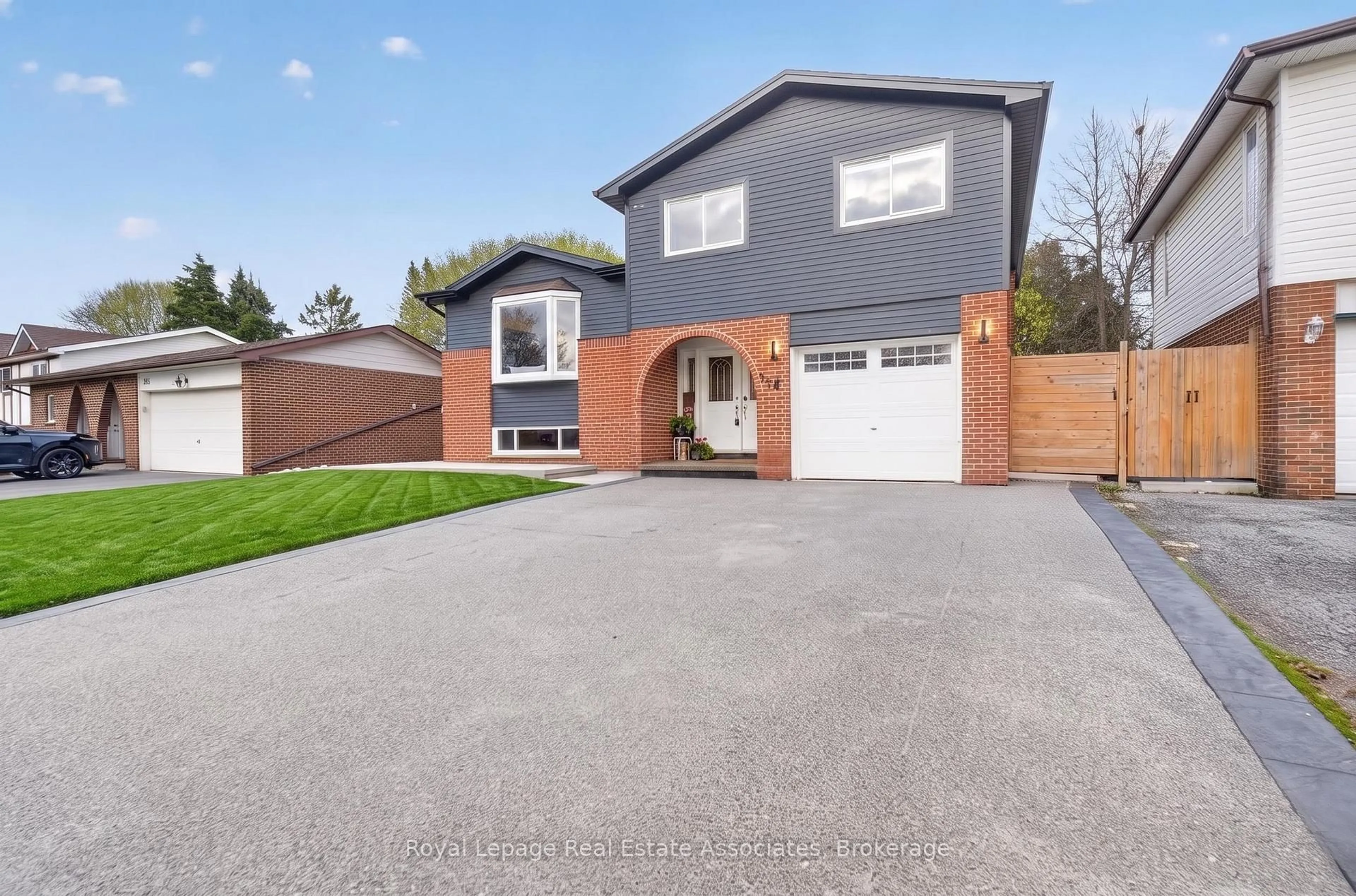Home with brick exterior material, street for 118 Parkview Dr, Orangeville Ontario L9W 3J2