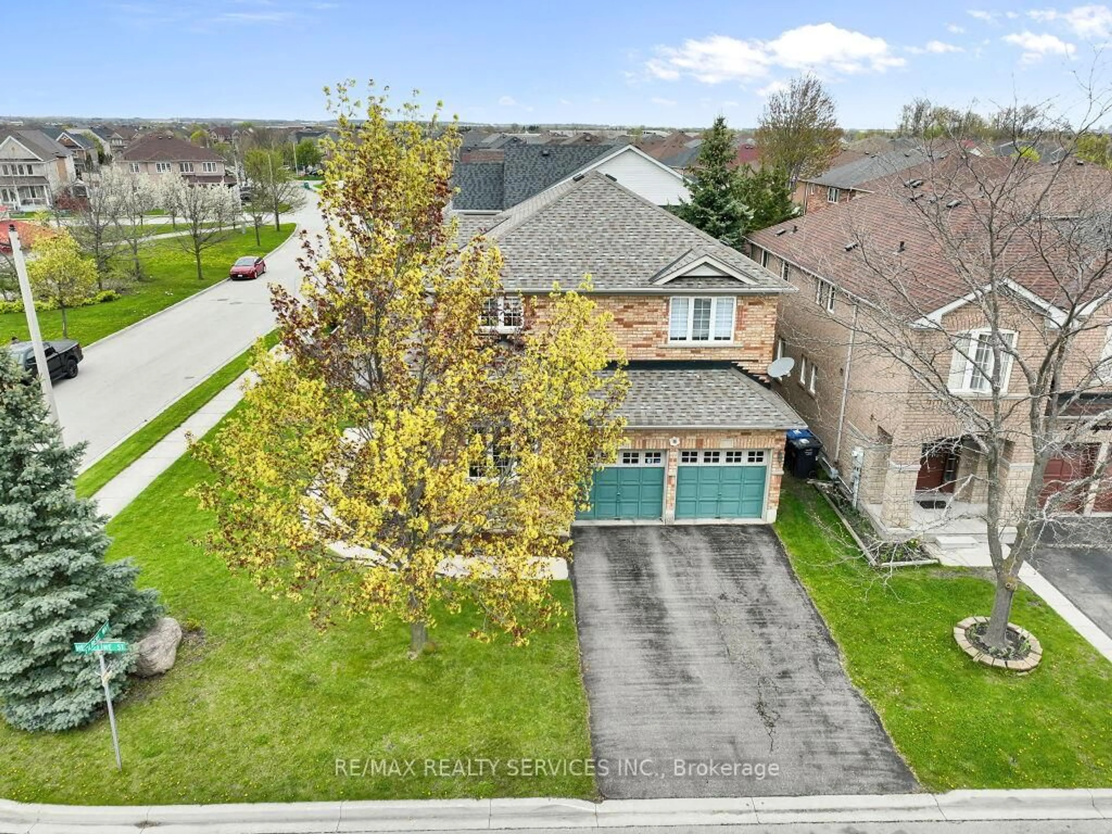 A pic from outside/outdoor area/front of a property/back of a property/a pic from drone, street for 21 Filbert Way, Brampton Ontario L7A 3G2