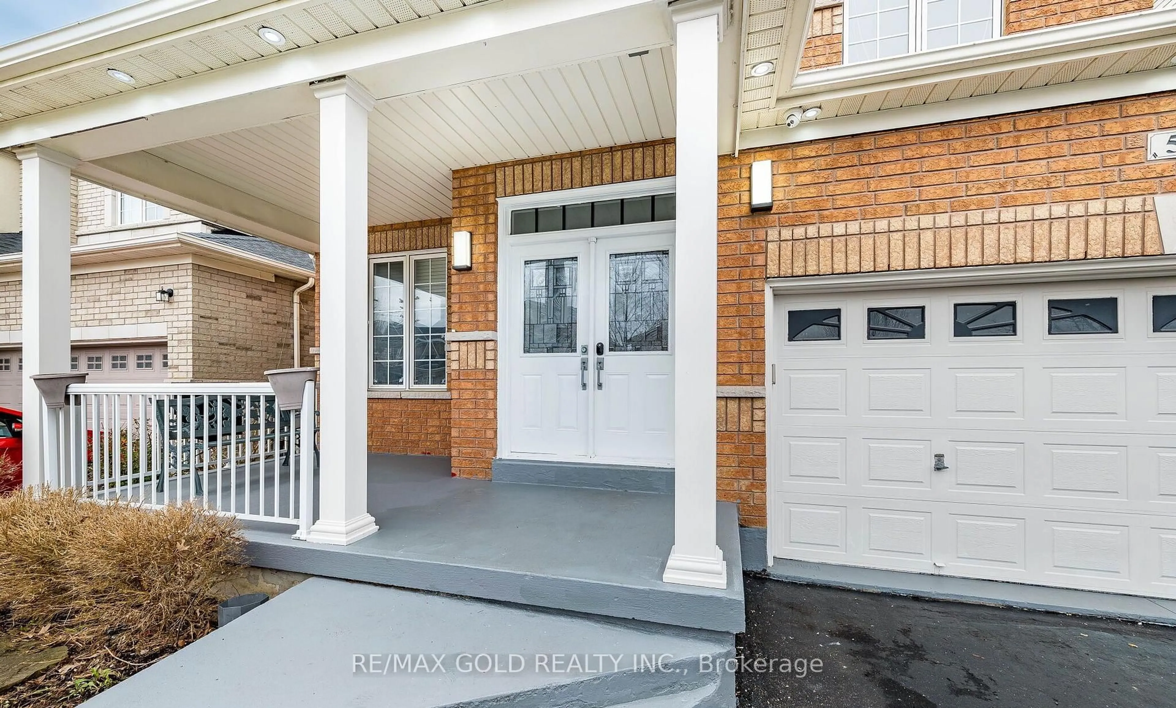 Indoor entryway for 52 Moldovan Dr, Brampton Ontario L6R 0E4