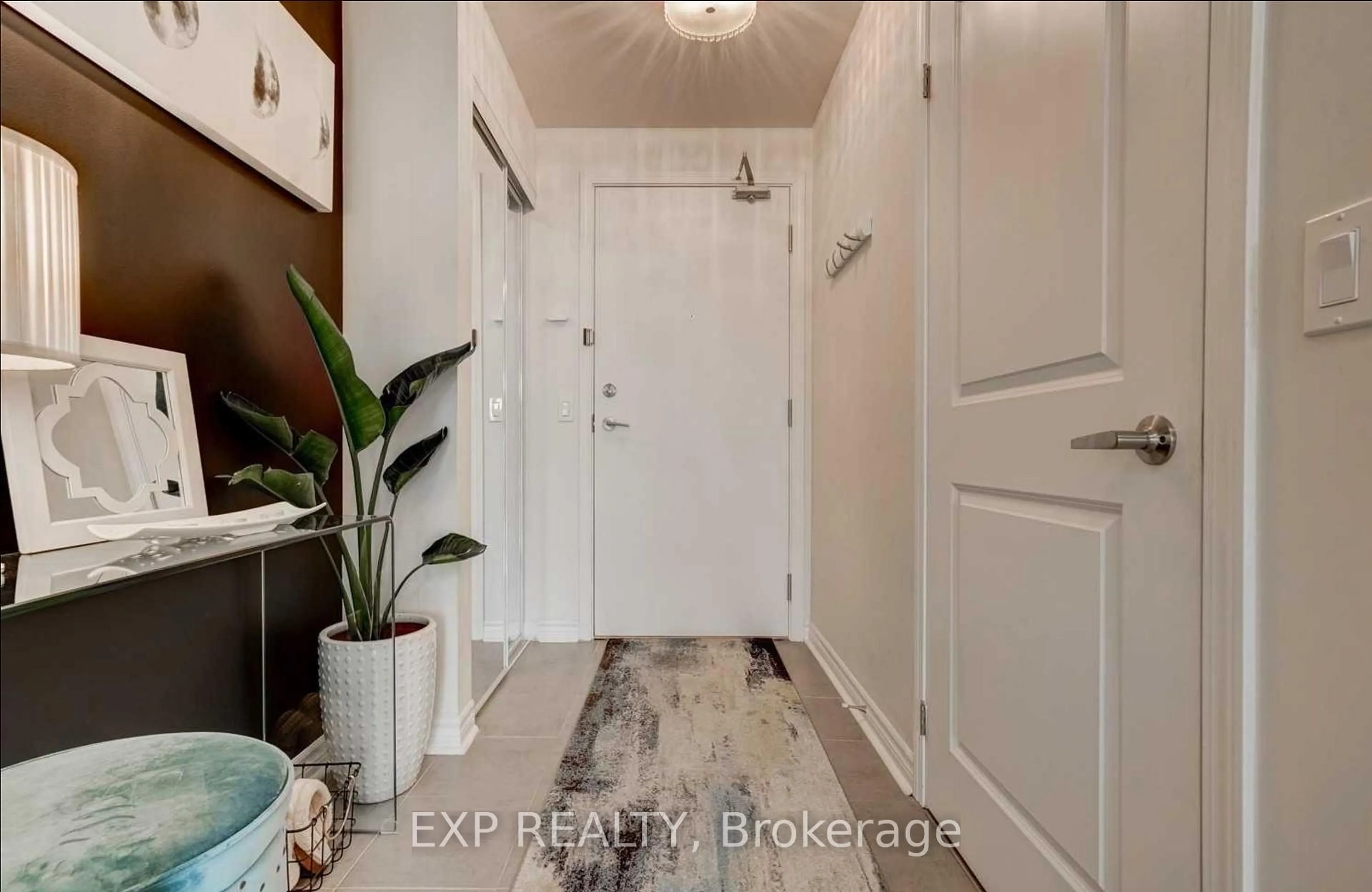 Indoor entryway for 2522 Keele St #19, Toronto Ontario M6L 0A2