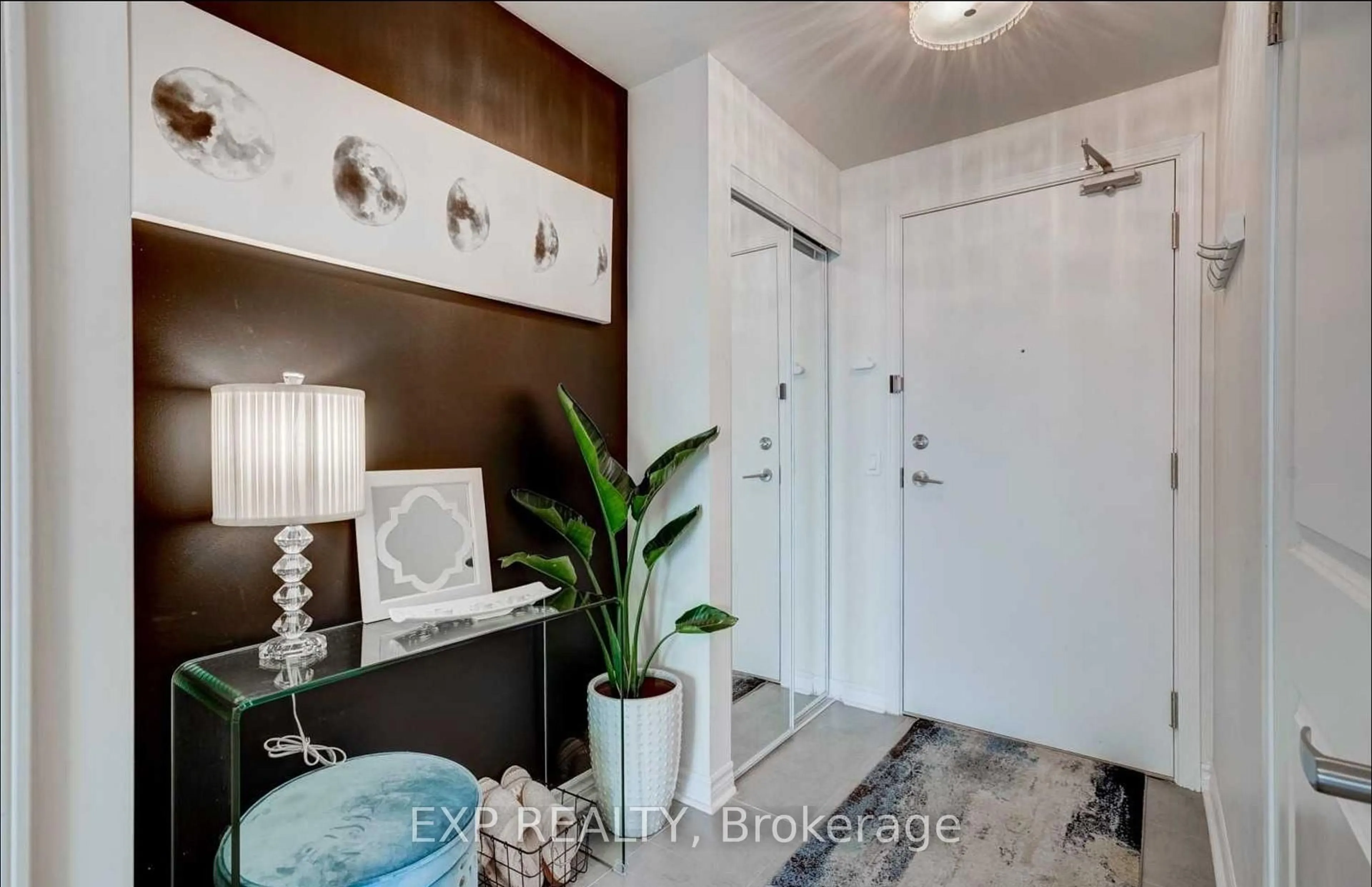 Indoor entryway for 2522 Keele St #19, Toronto Ontario M6L 0A2